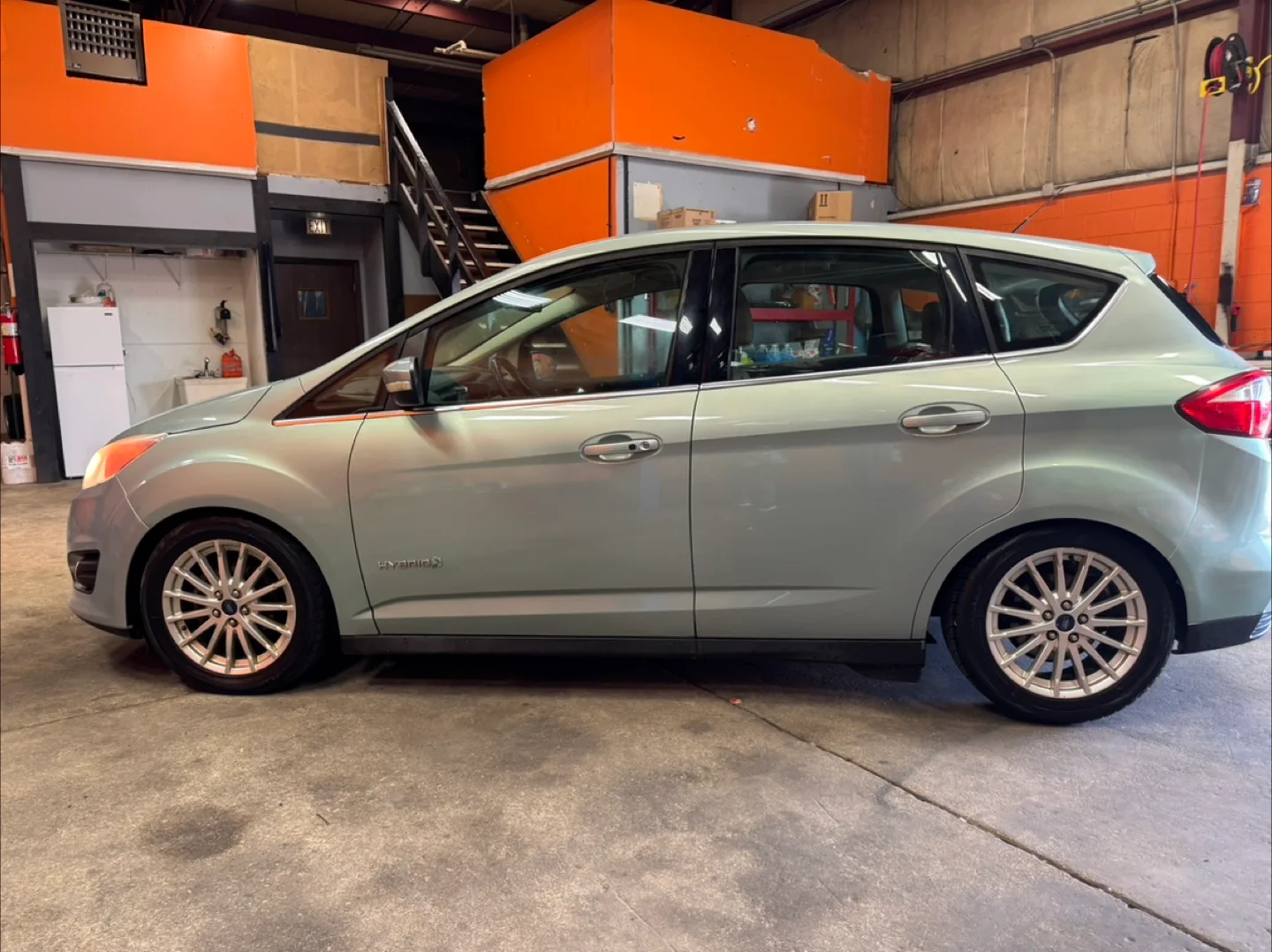 2014 Ford C-MAX Hybrid · SEL Wagon 4D image indicator(4)