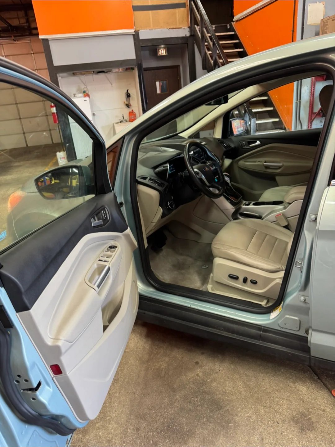 2014 Ford C-MAX Hybrid · SEL Wagon 4D image indicator(5)