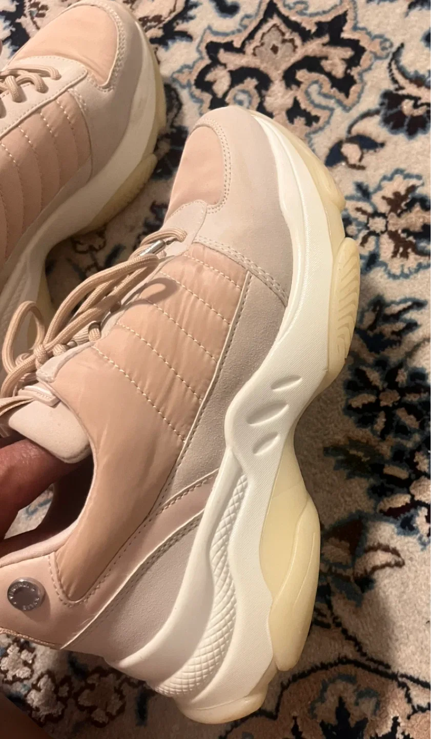 Kendall + Kylie Women's Sneakers image indicator(7)