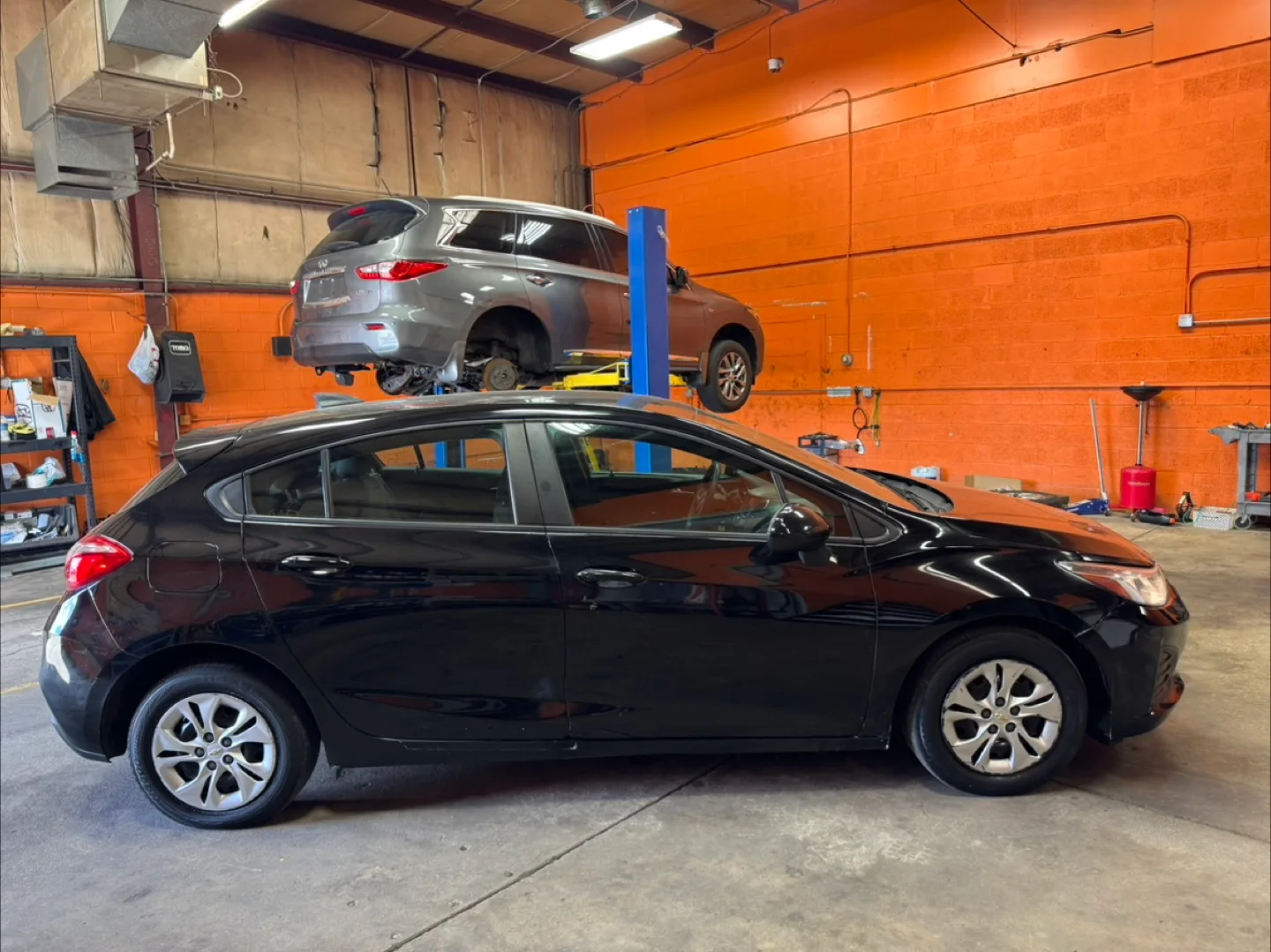 2019 Chevrolet Cruze · LS Hatchback 4D image indicator(2)