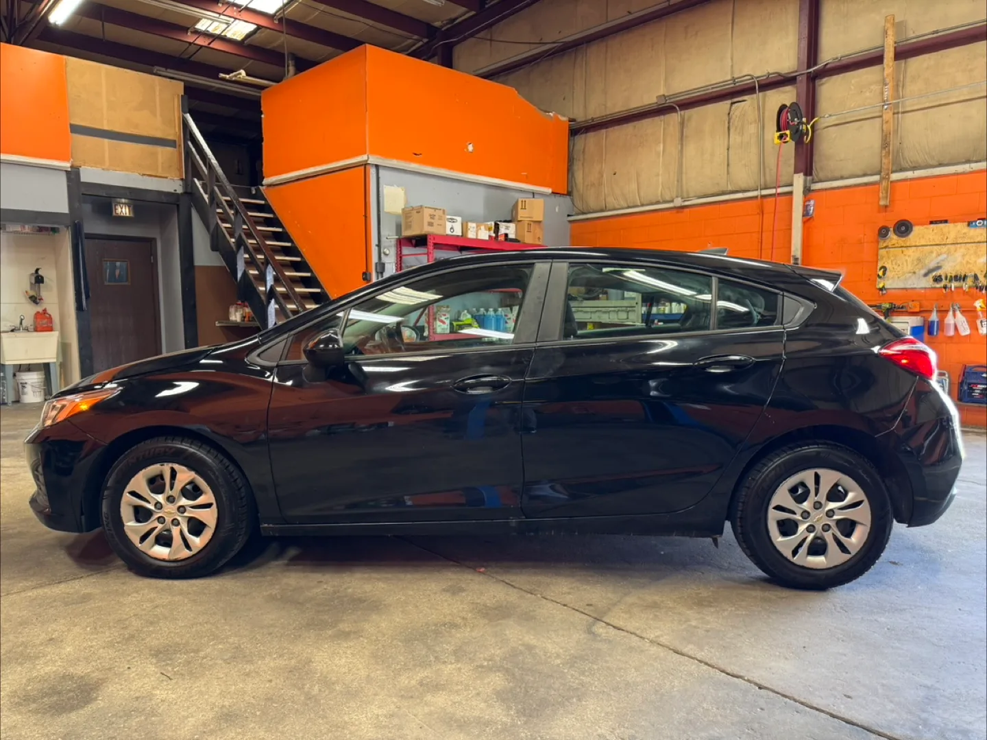 2019 Chevrolet Cruze · LS Hatchback 4D image indicator(4)