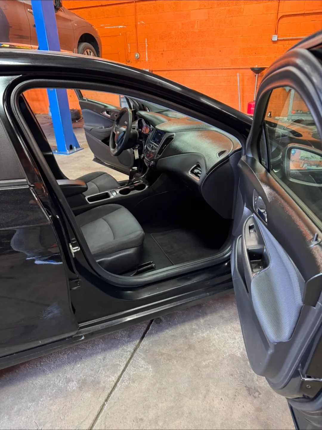 2019 Chevrolet Cruze · LS Hatchback 4D image indicator(8)