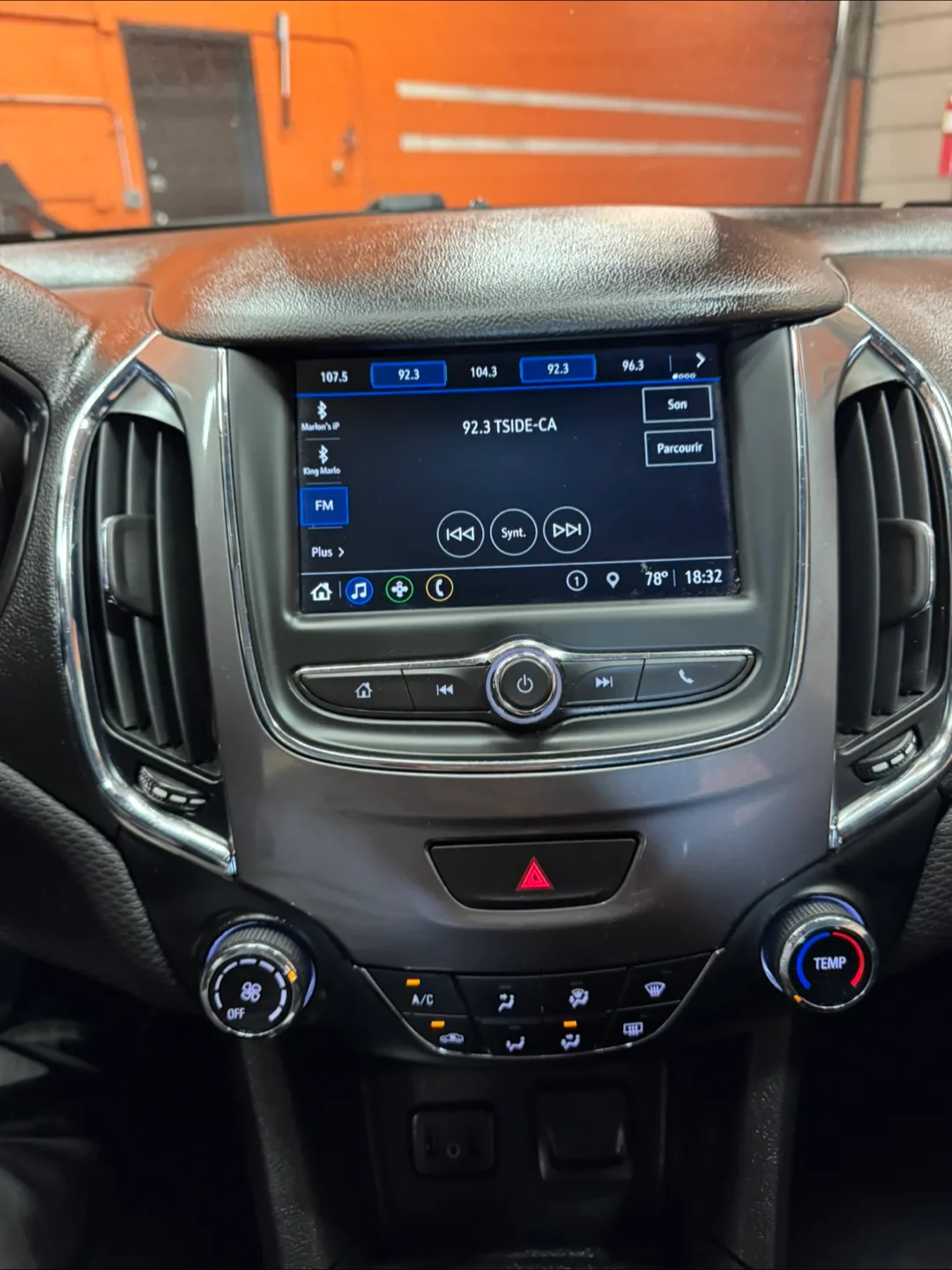 2019 Chevrolet Cruze · LS Hatchback 4D image indicator(9)