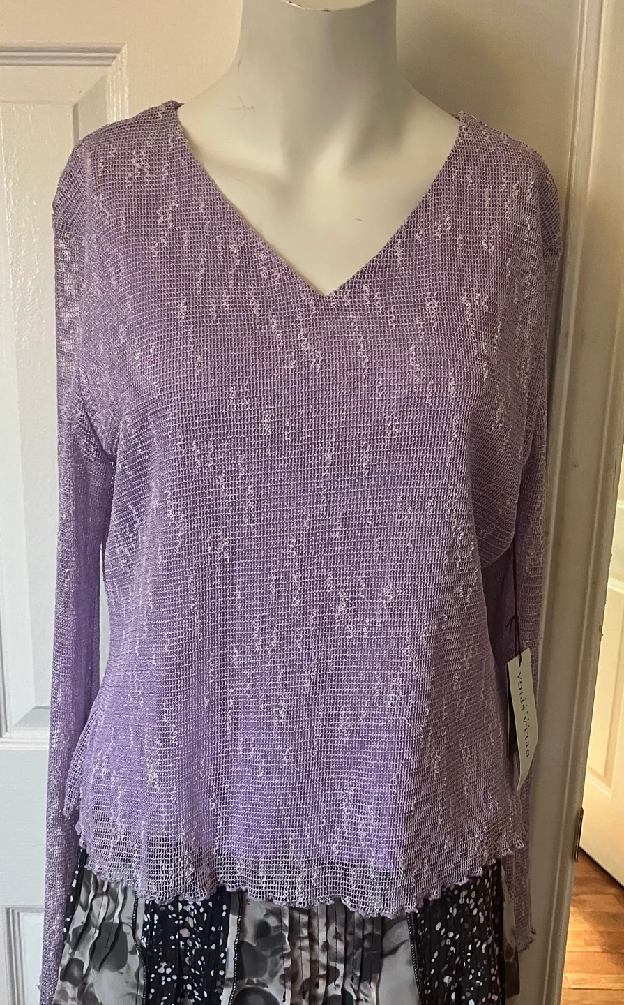 Mario Serrani Lavender Top size medium/ large image indicator(2)