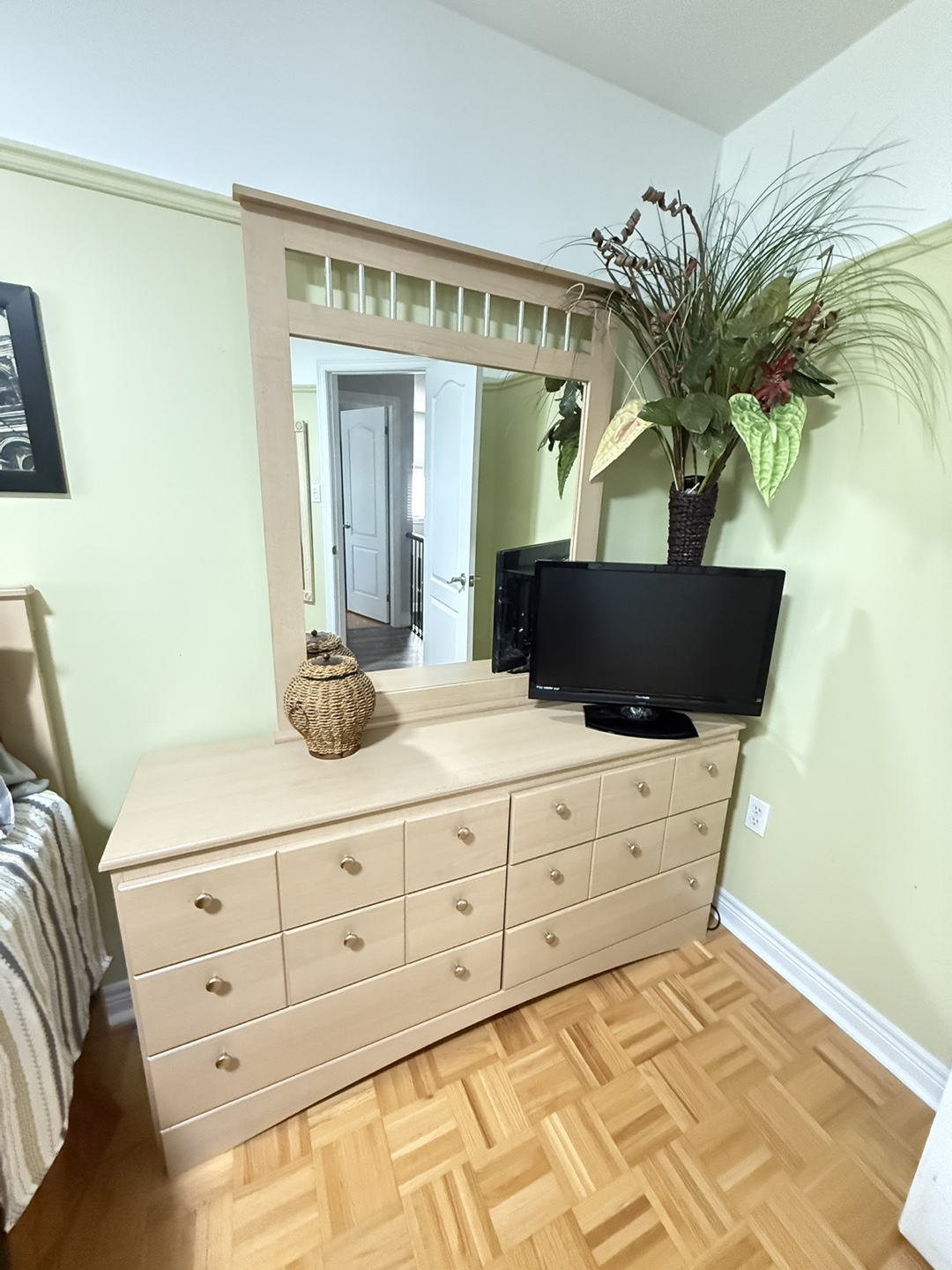 Queen bed set ,Dresser with Mirror - photo 3