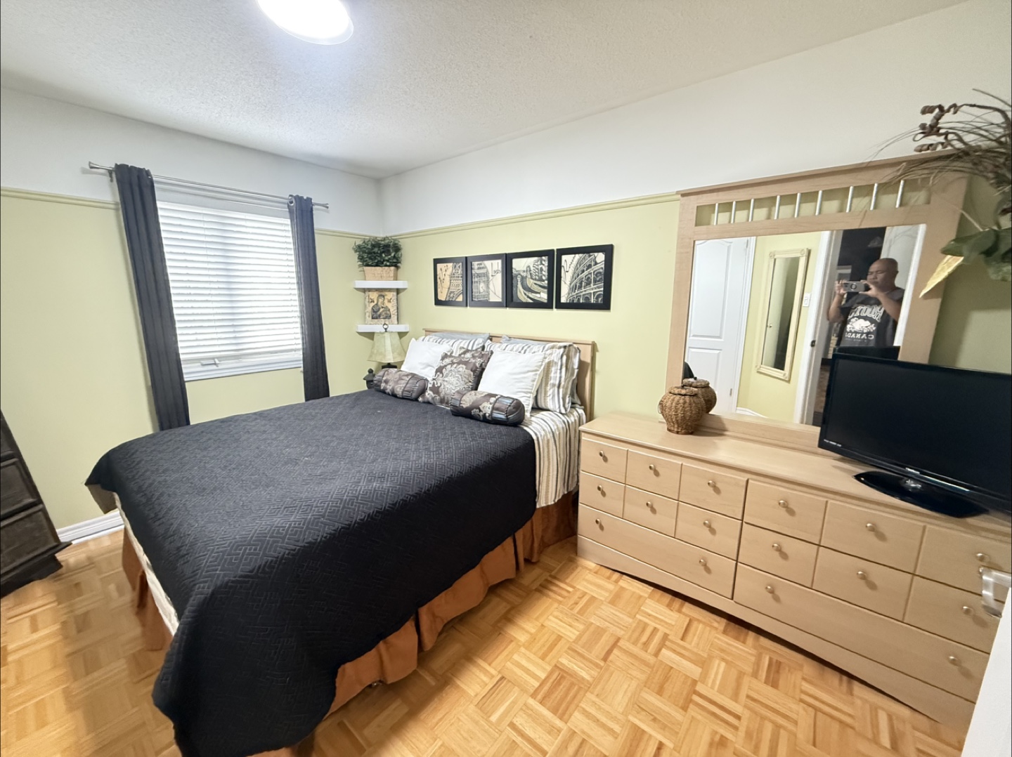 Queen bed set ,Dresser with Mirror - photo 2
