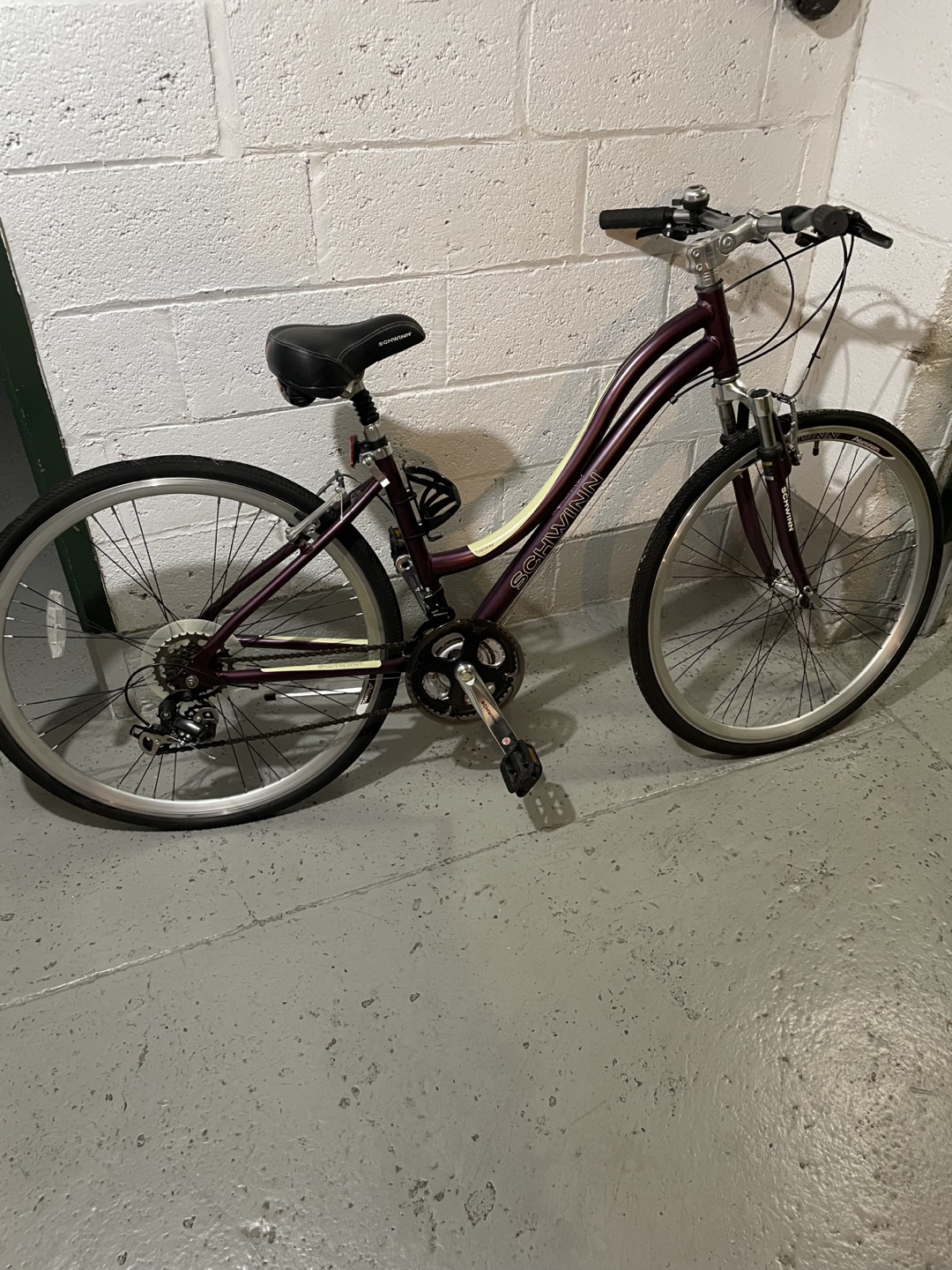 Schwinn Trailway Hybrid Bike