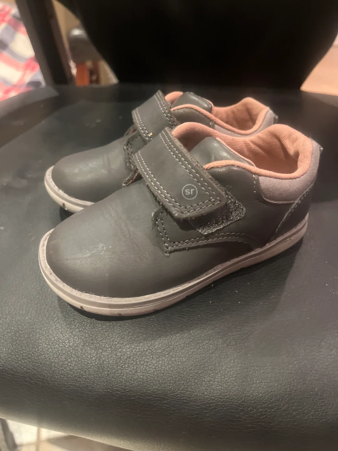 Stride Rite Size 5.5 Toddler Shoes thumbnail
