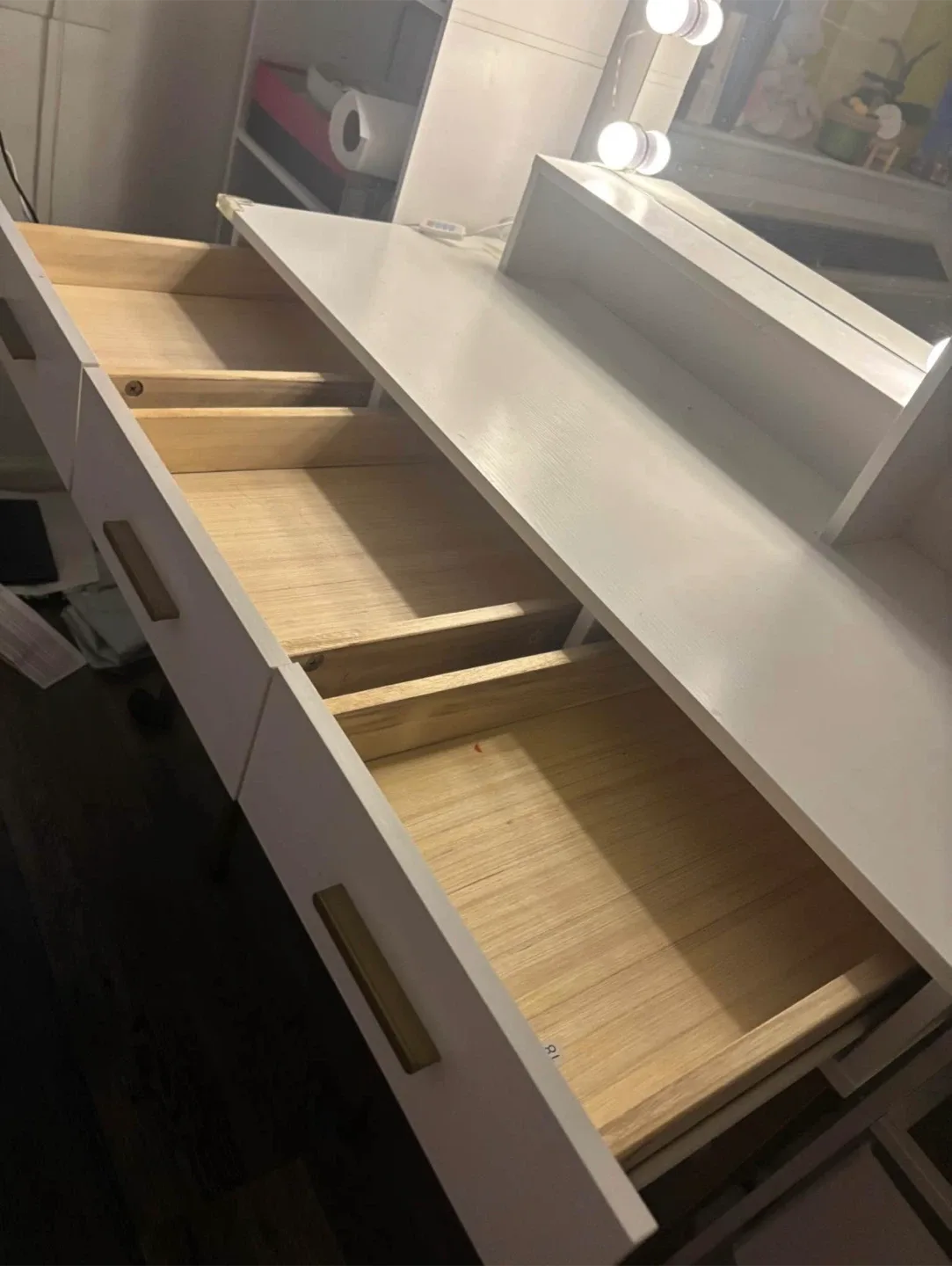 Vanity Table with adjustable Mirror & Stool image indicator(2)