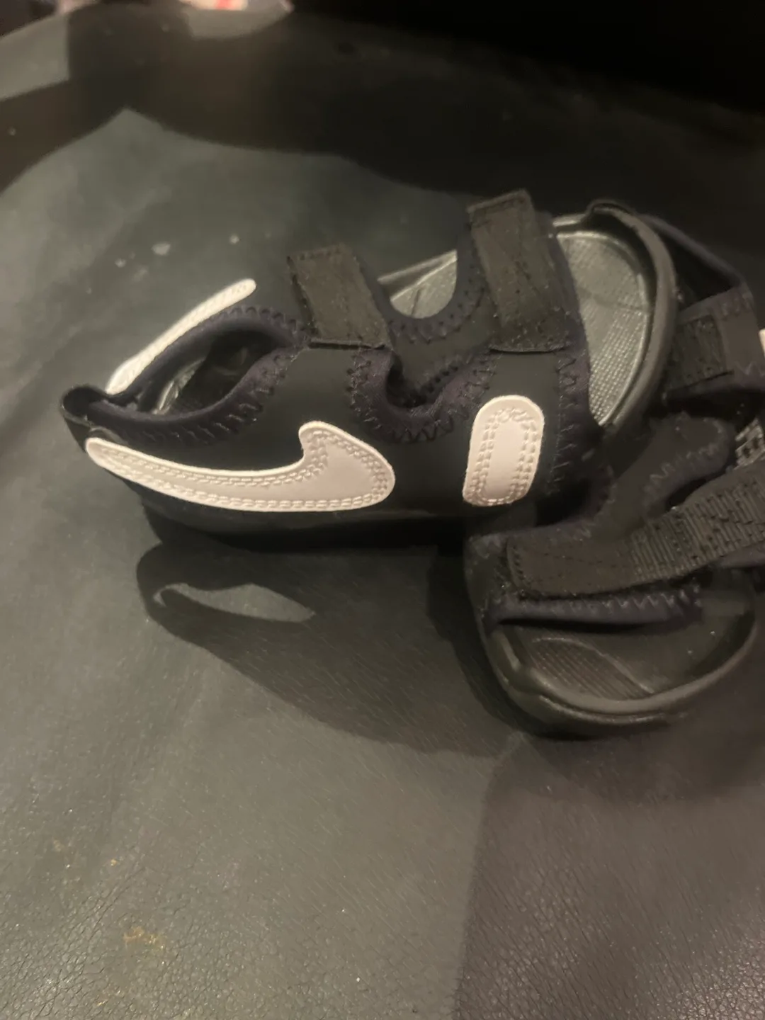Nike Toddler Sandals Size 5 Black/White thumbnail