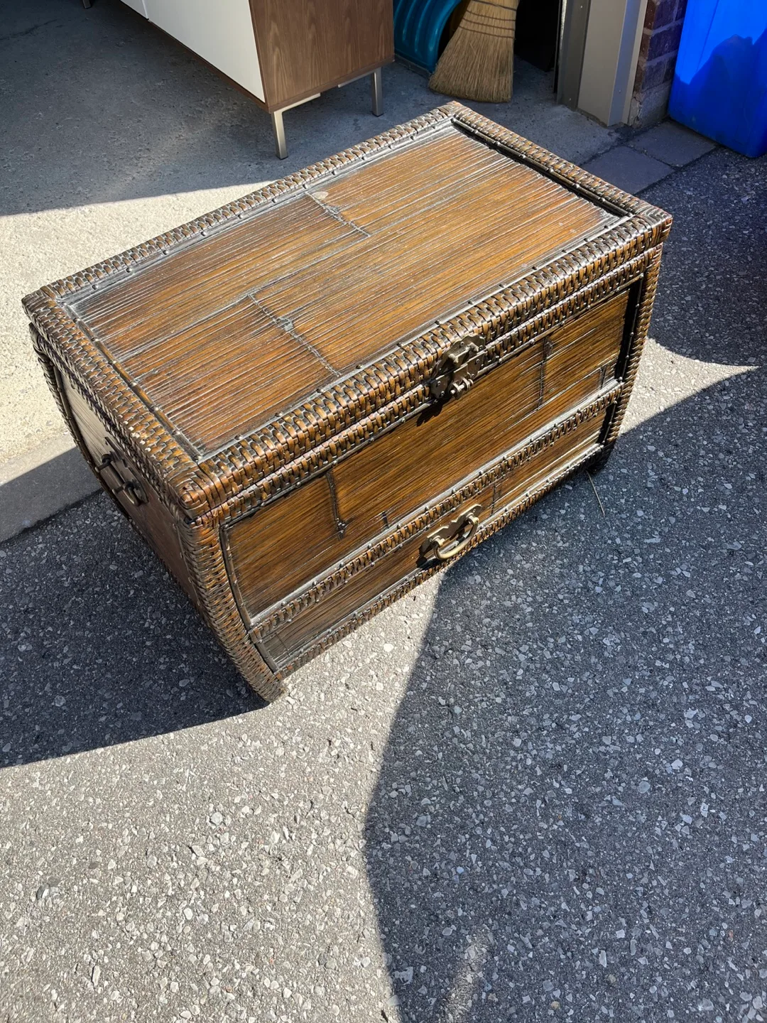Wicker Storage Trunk with Drawer image indicator(2)