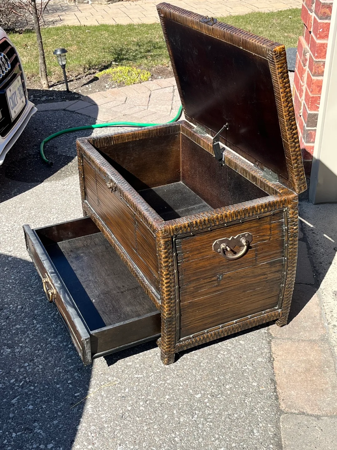 Wicker Storage Trunk with Drawer image indicator(5)