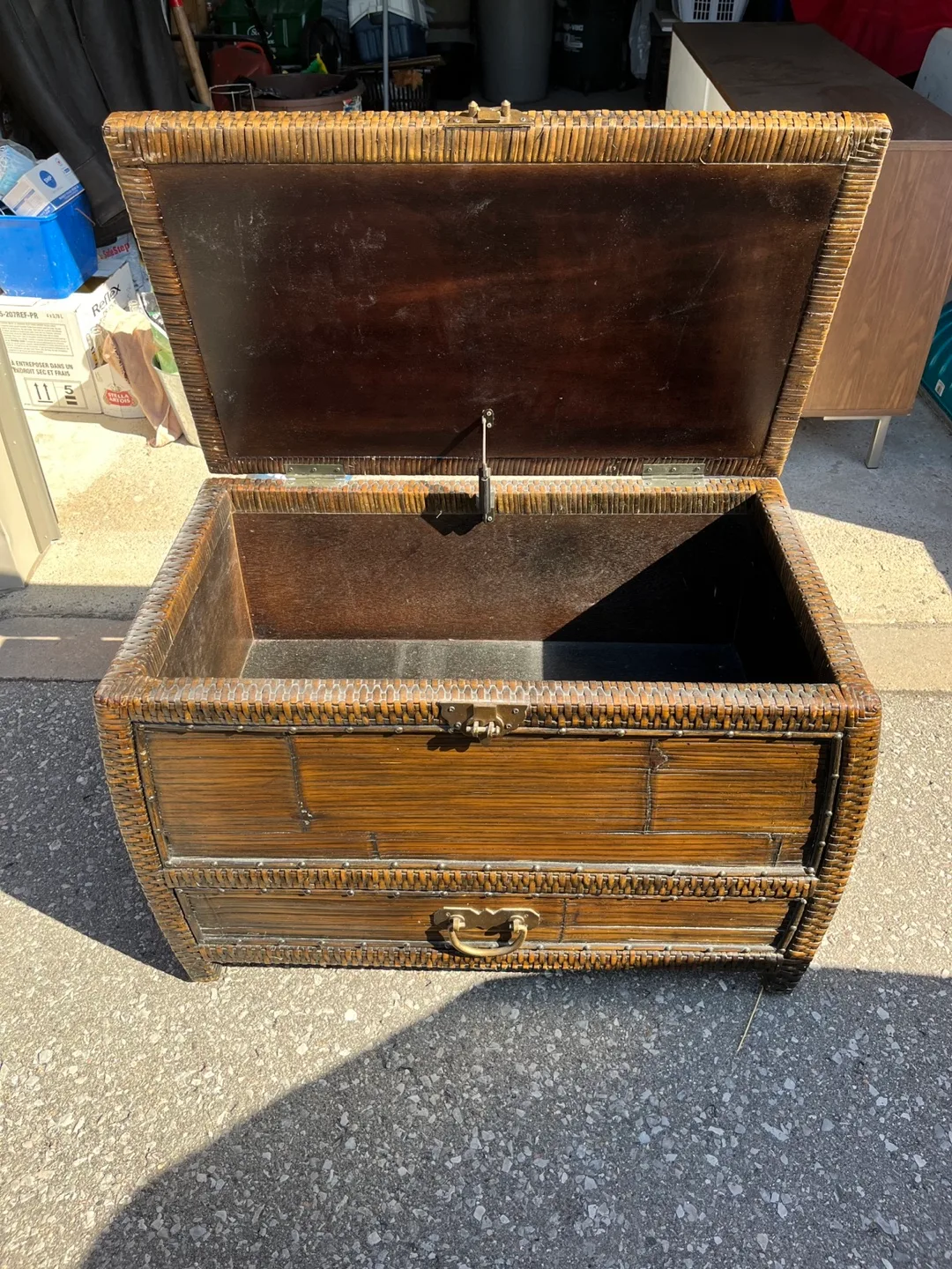 Wicker Storage Trunk with Drawer image indicator(3)