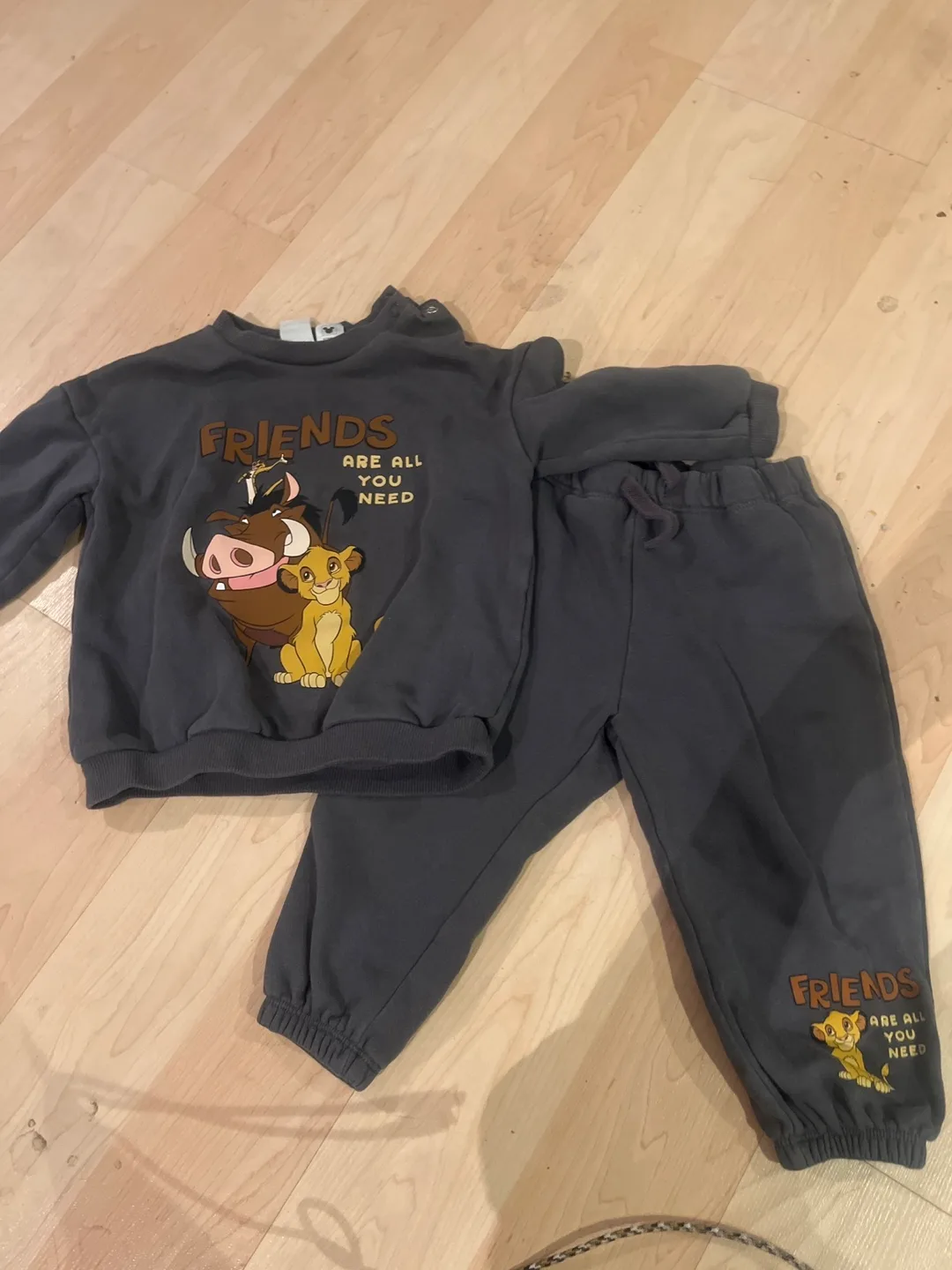 H&M Disney Lion King Outfit (12-18M) thumbnail