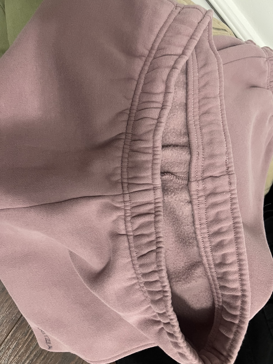 Aritzia TNA Cozy Fleece Mega Sweatpants - Mauve - photo 4