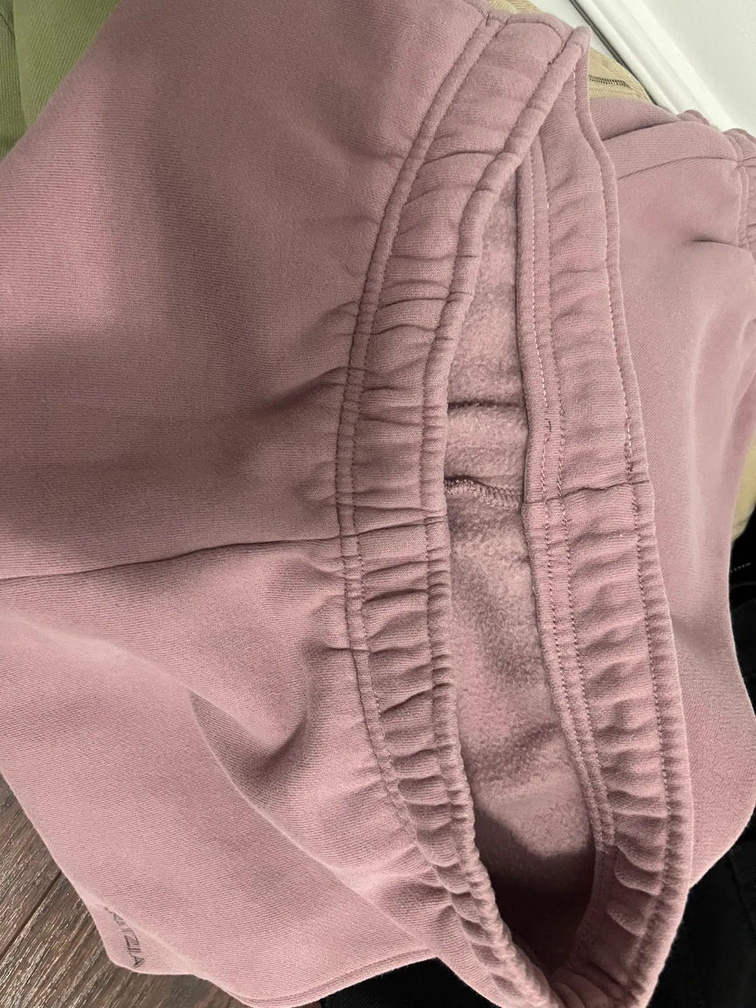 Aritzia TNA Cozy Fleece Mega Sweatpants - Mauve image indicator(4)
