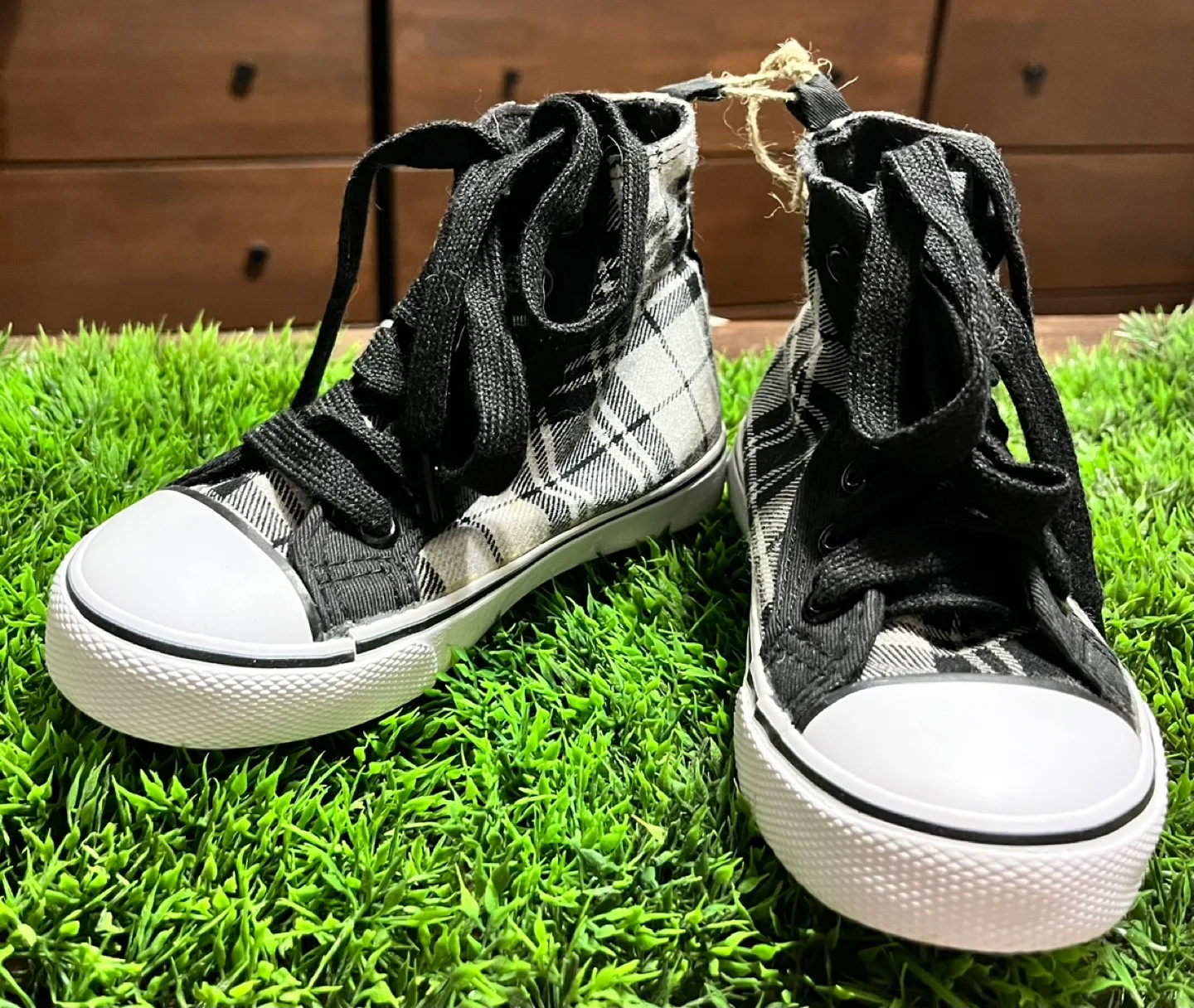 New Crazy 8 Plaid High-Top Shoes Size 9 thumbnail