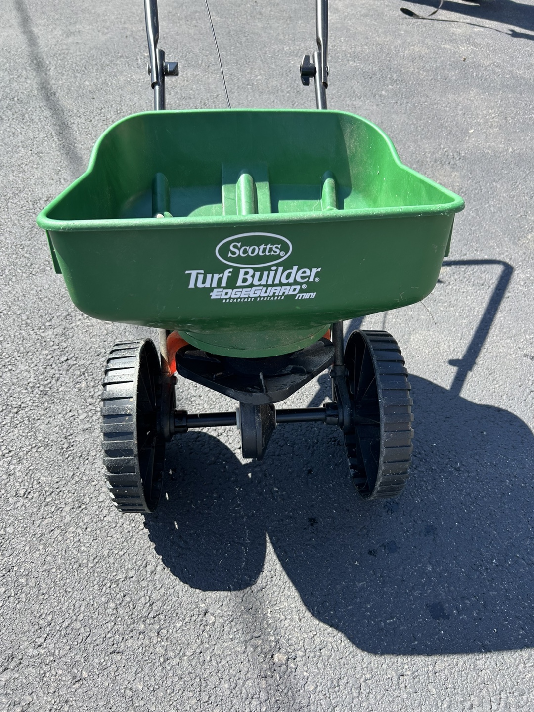 Scotts Turf Builder Edgeguard Mini Spreader