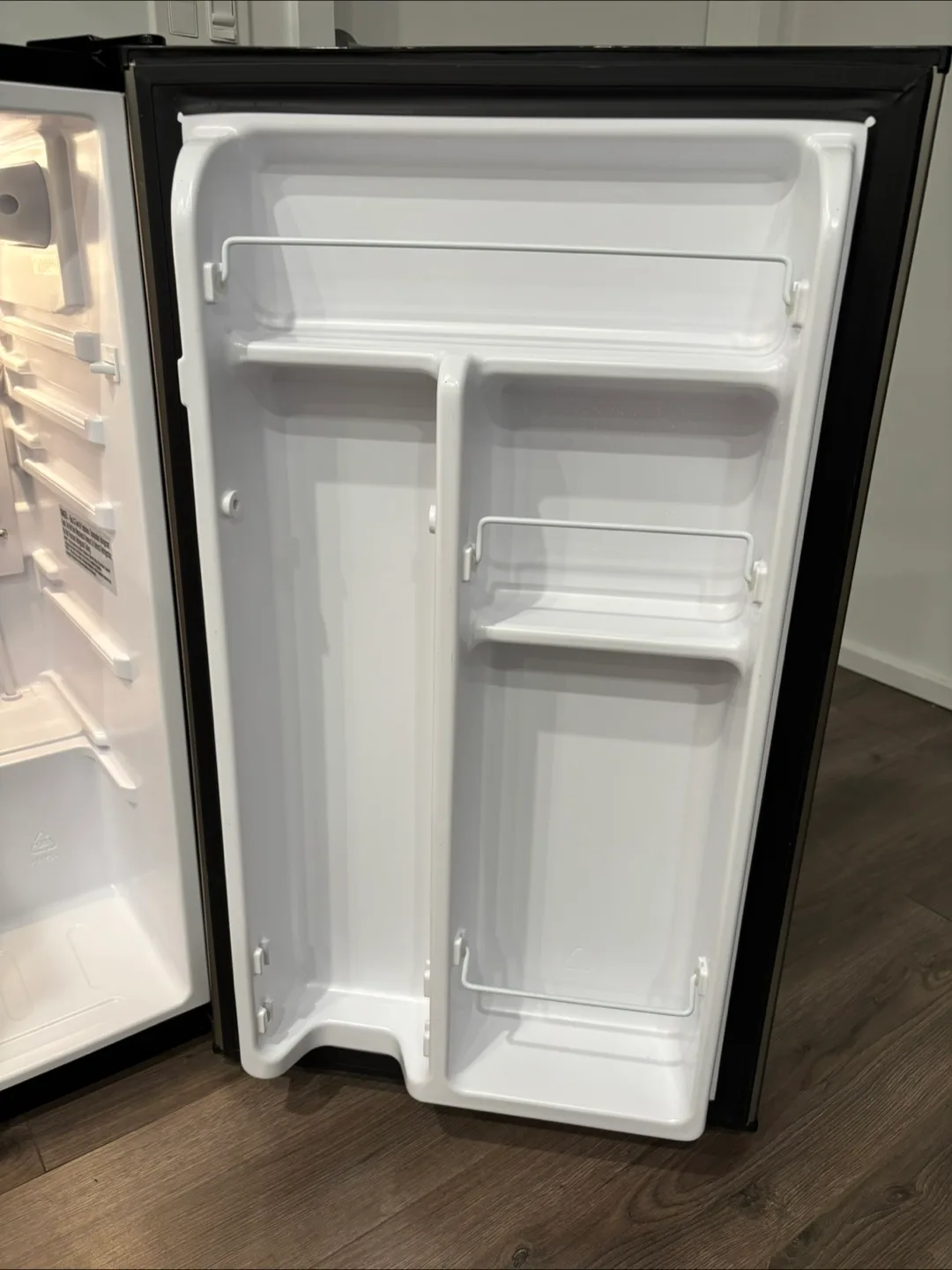 Insignia Mini Fridge - Black image indicator(4)