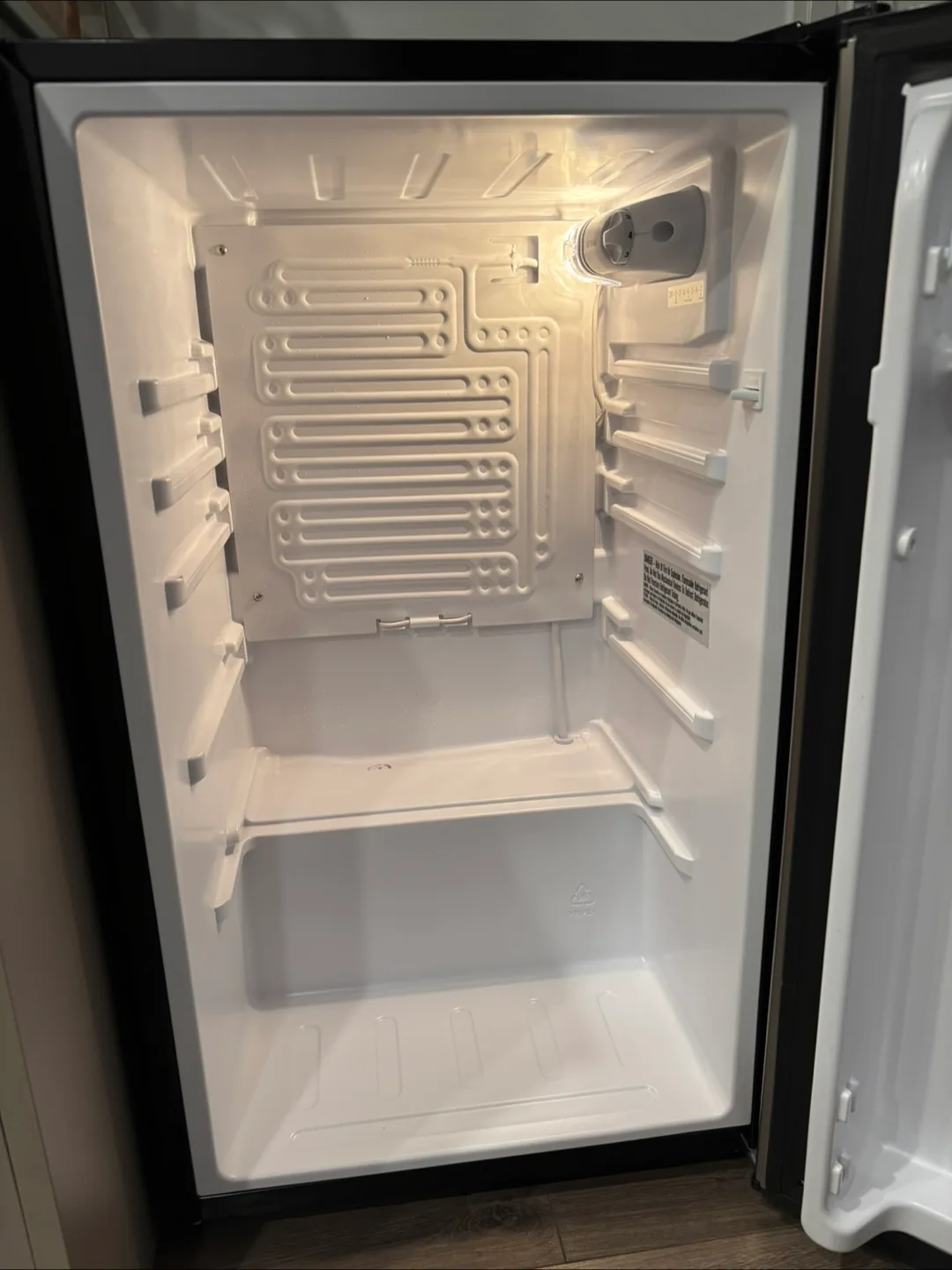 Insignia Mini Fridge - Black image indicator(3)