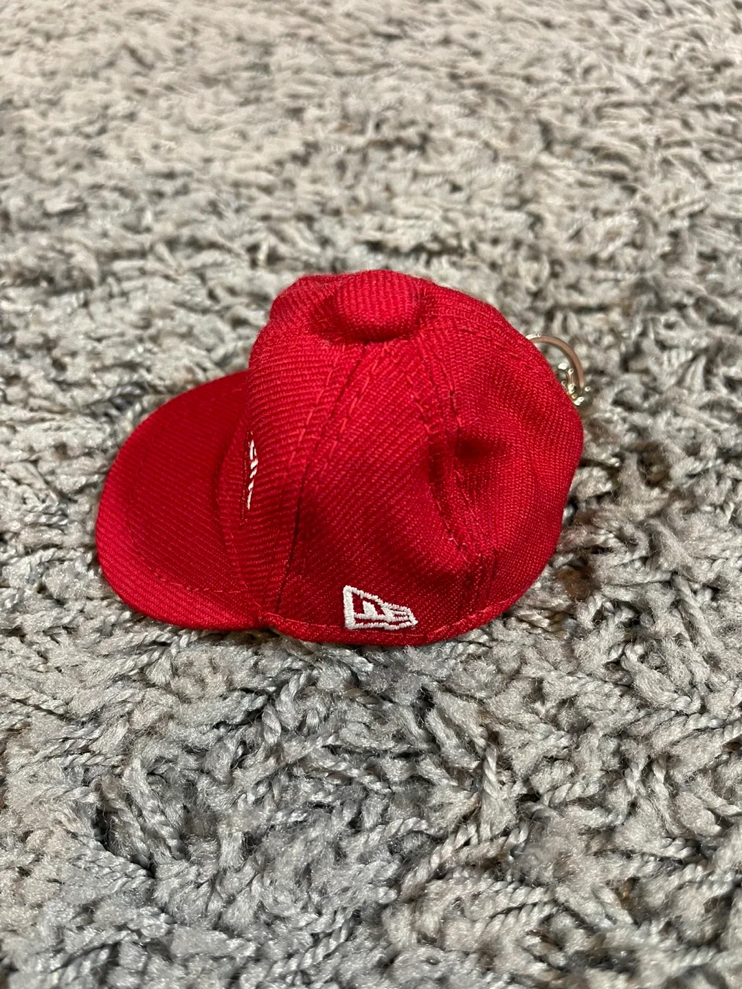 2014FW Supreme New Era Cap Hat Keychain Red Baseball Rare image indicator(3)