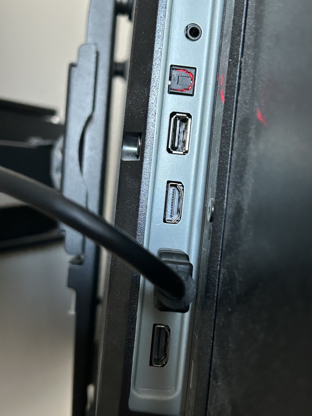43” Toshiba Roku smart TV - photo 3
