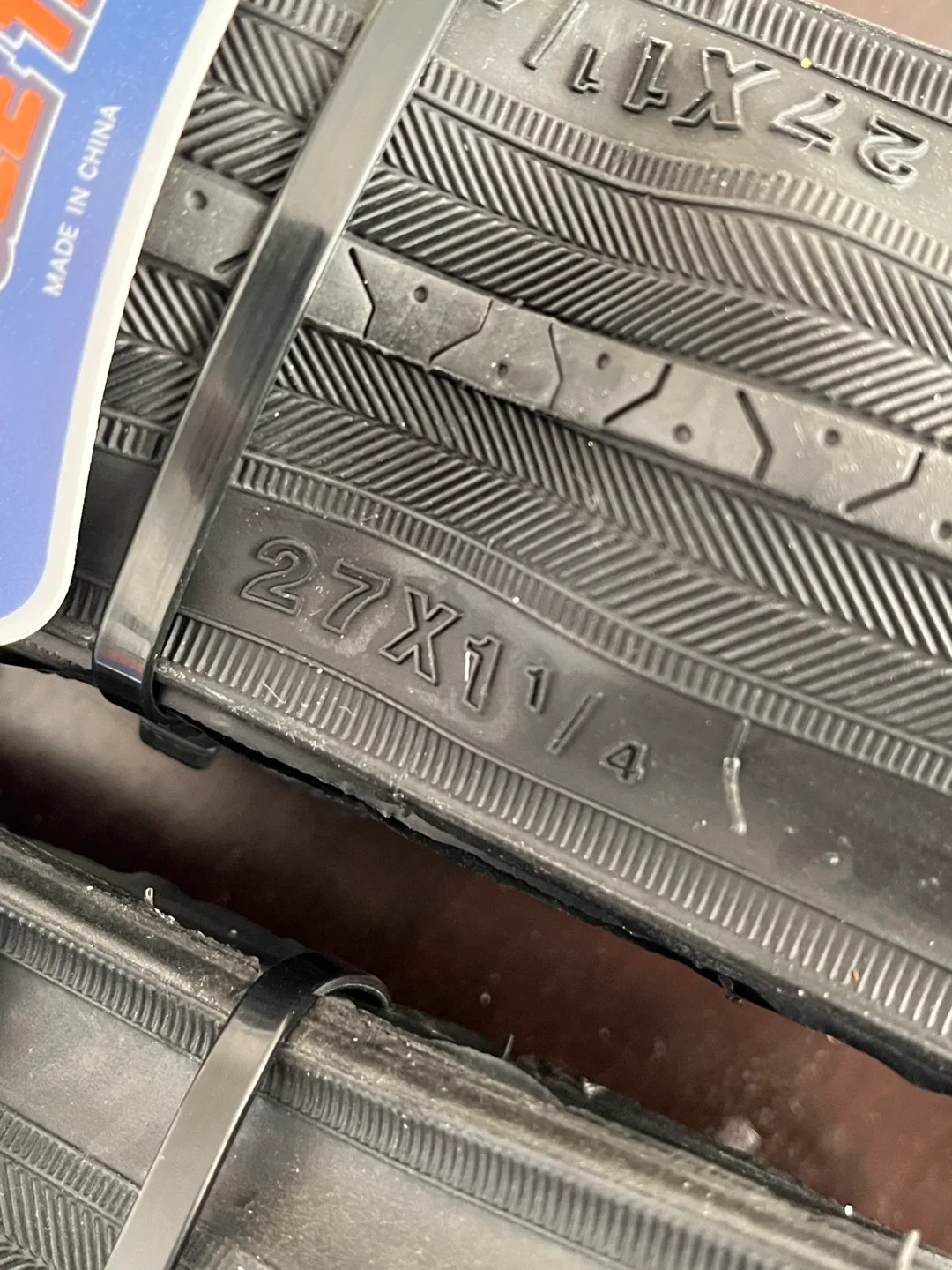 Two SIMEIQI 27x1 1/4 Bicycle Tires - New image indicator(2)