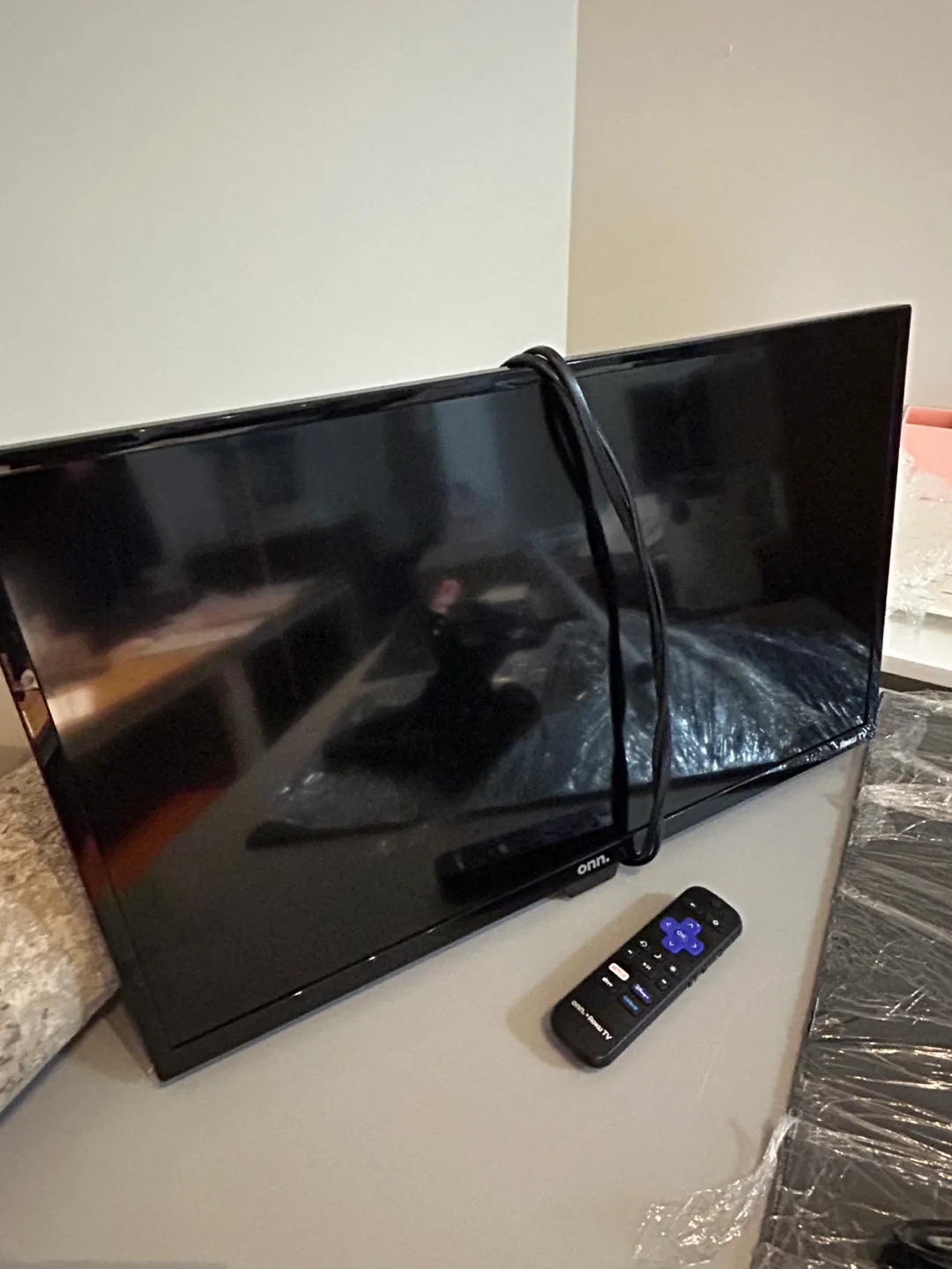 24” smart Roku TV image indicator(3)