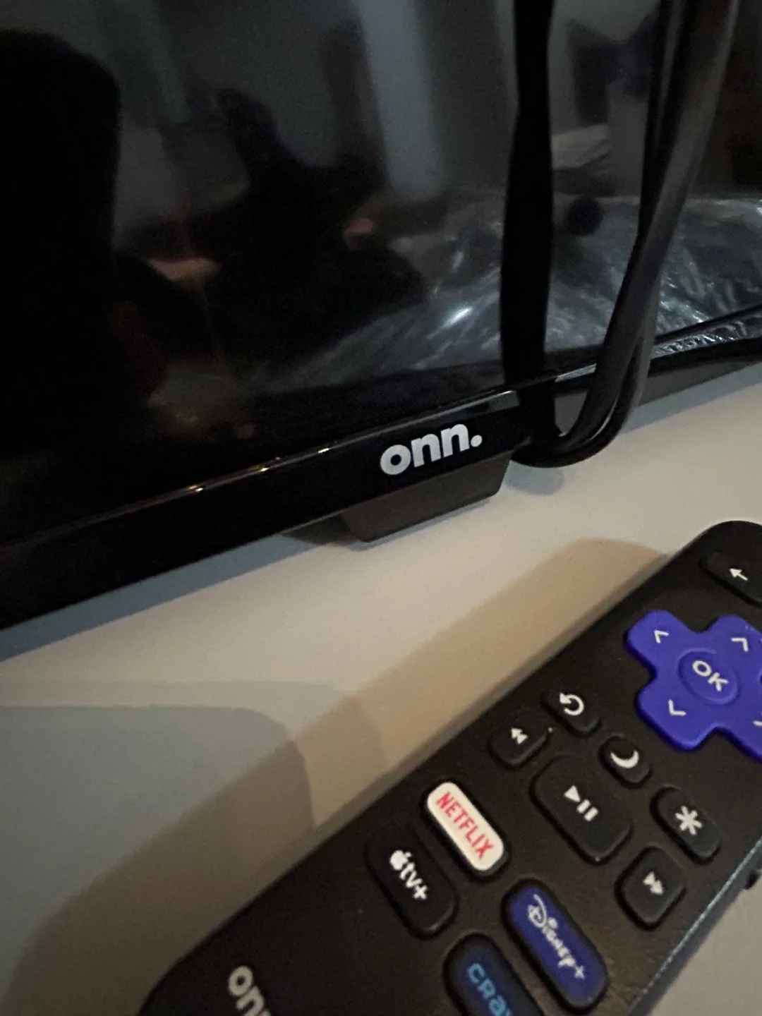 24” smart Roku TV image indicator(4)