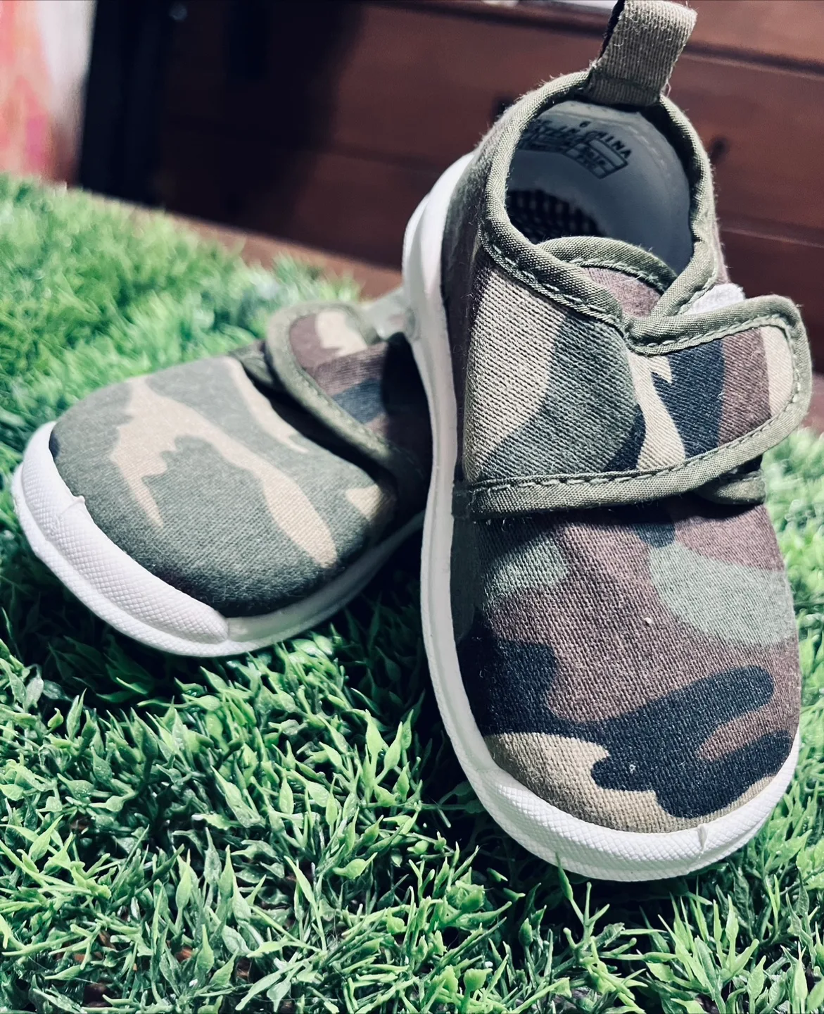 New Camouflage Squeaky Shoes Size 6 Boys thumbnail