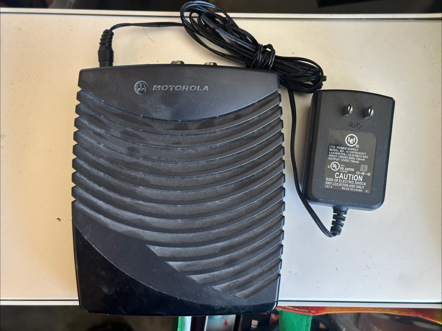 Free! Motorola digital cable terminal and AC adapter thumbnail