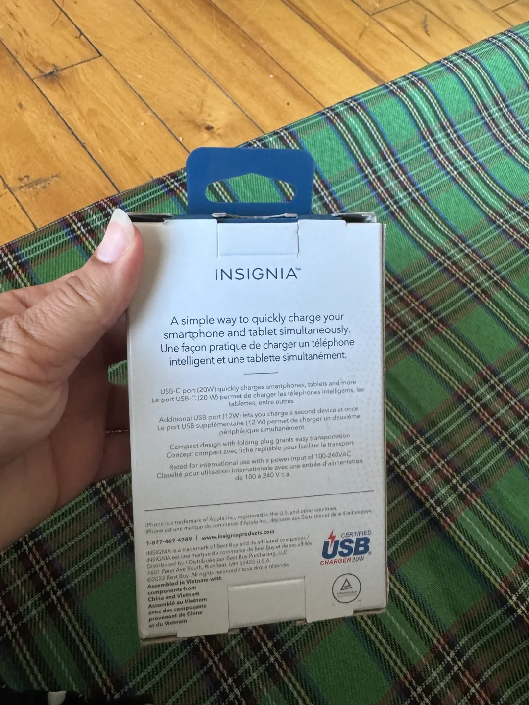 Insignia Dual Port 32W Wall Charger - USB-C image indicator(3)