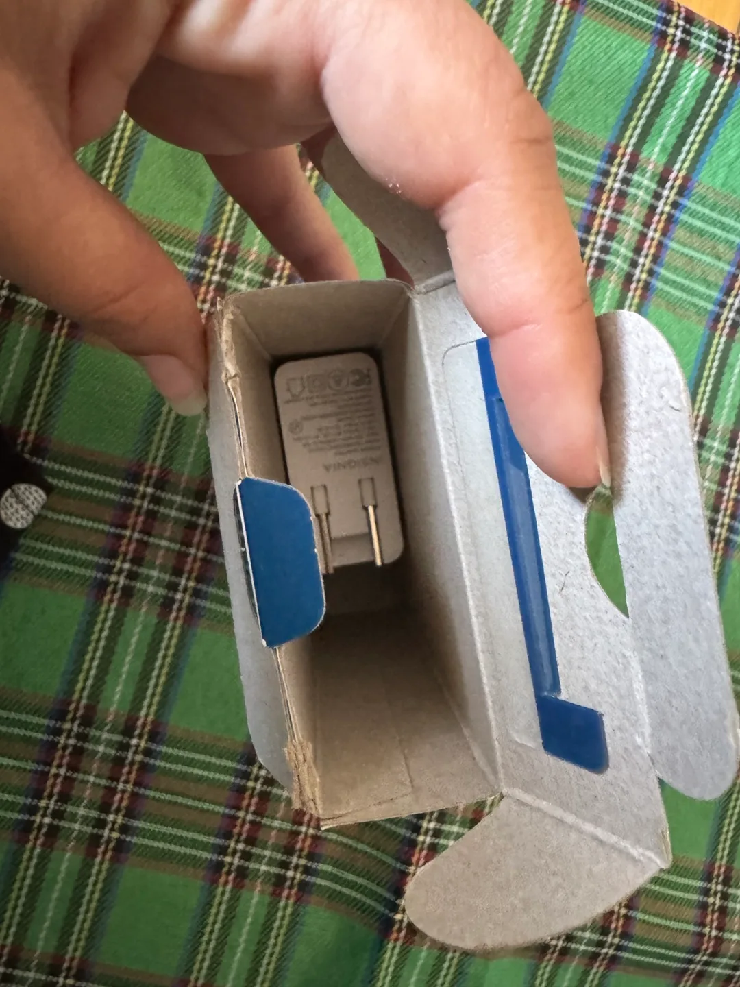 Insignia Dual Port 32W Wall Charger - USB-C image indicator(2)