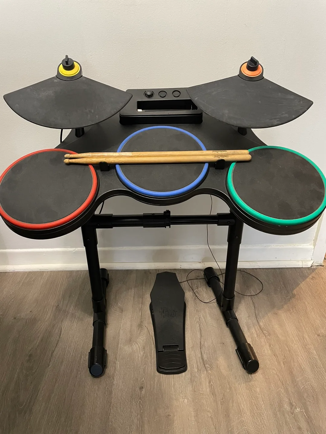 GUITAR HERO WORLD TOUR WIRELESS DRUM SET (NINTENDO WII) thumbnail