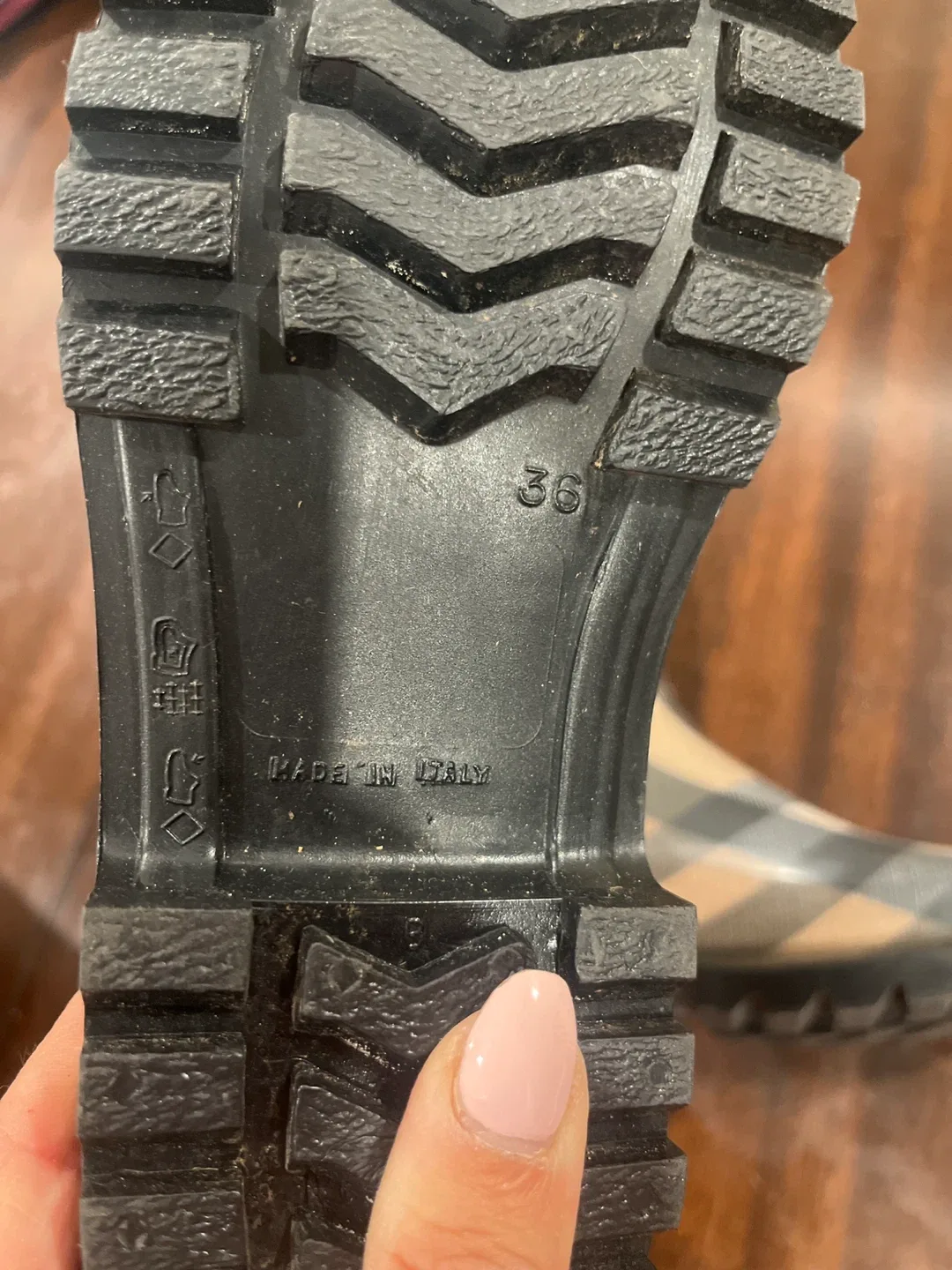 Burberry  Rain Boots Size 36 image indicator(3)