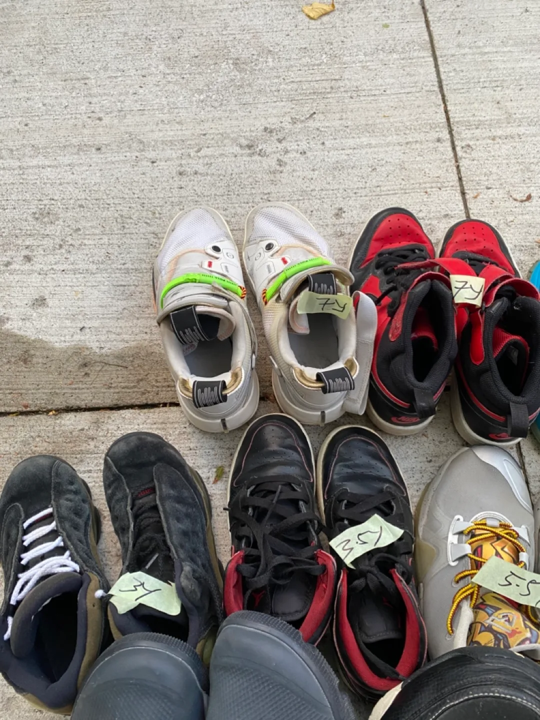 Mixed Lot of Used Kids' Shoes - Various Sizes 20each image indicator(5)