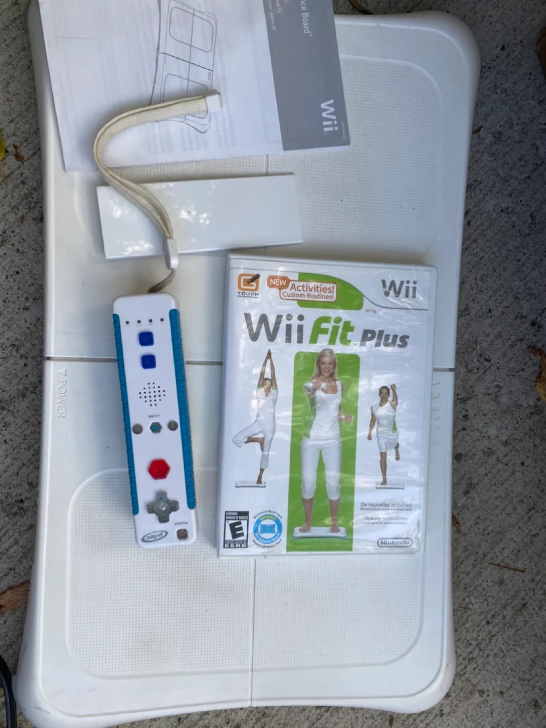 Wii Fit Plus with Balance Board and Remote image indicator(2)