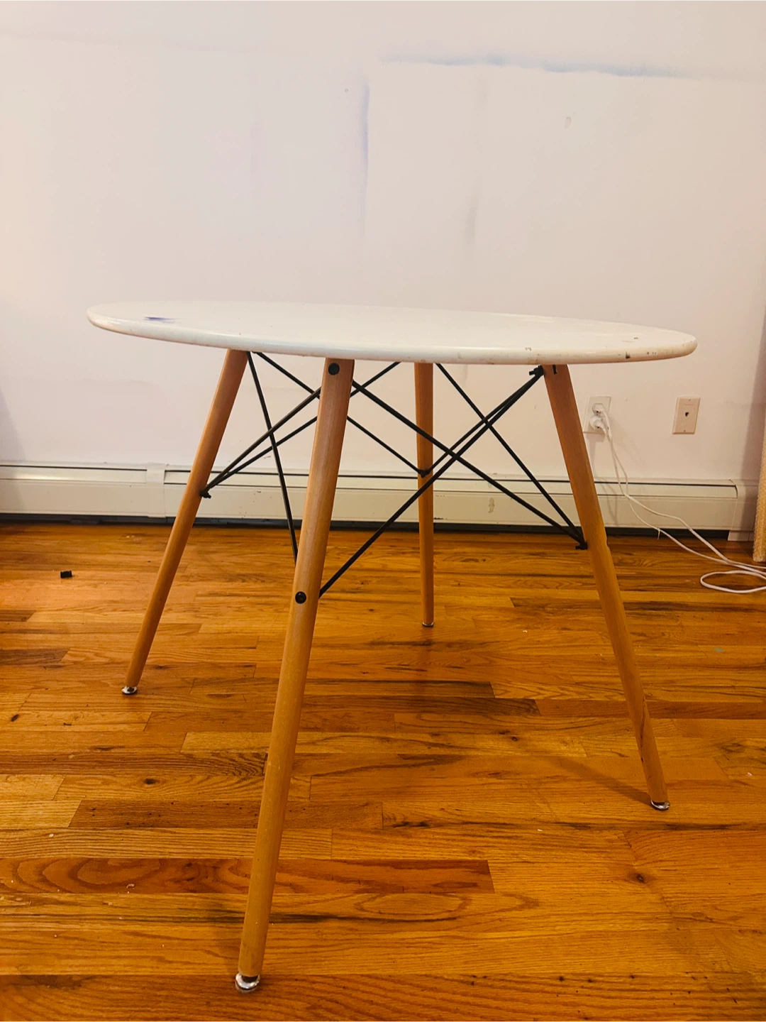 Round White Dining Table