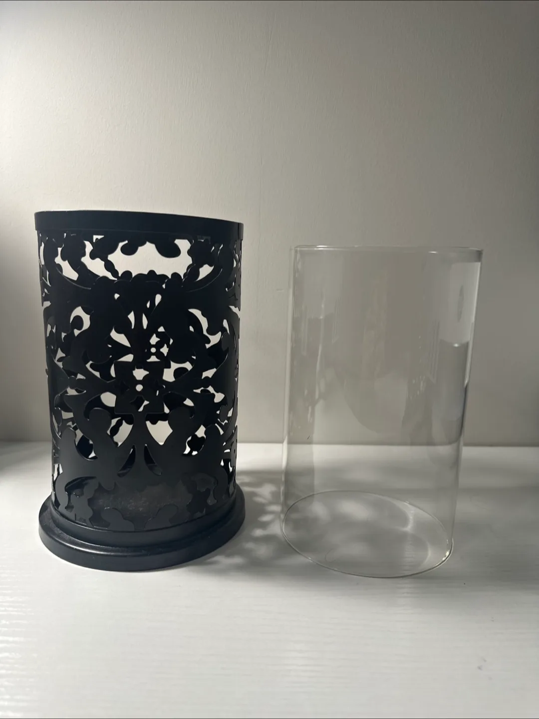 Metal and glass Candle Holder image indicator(3)