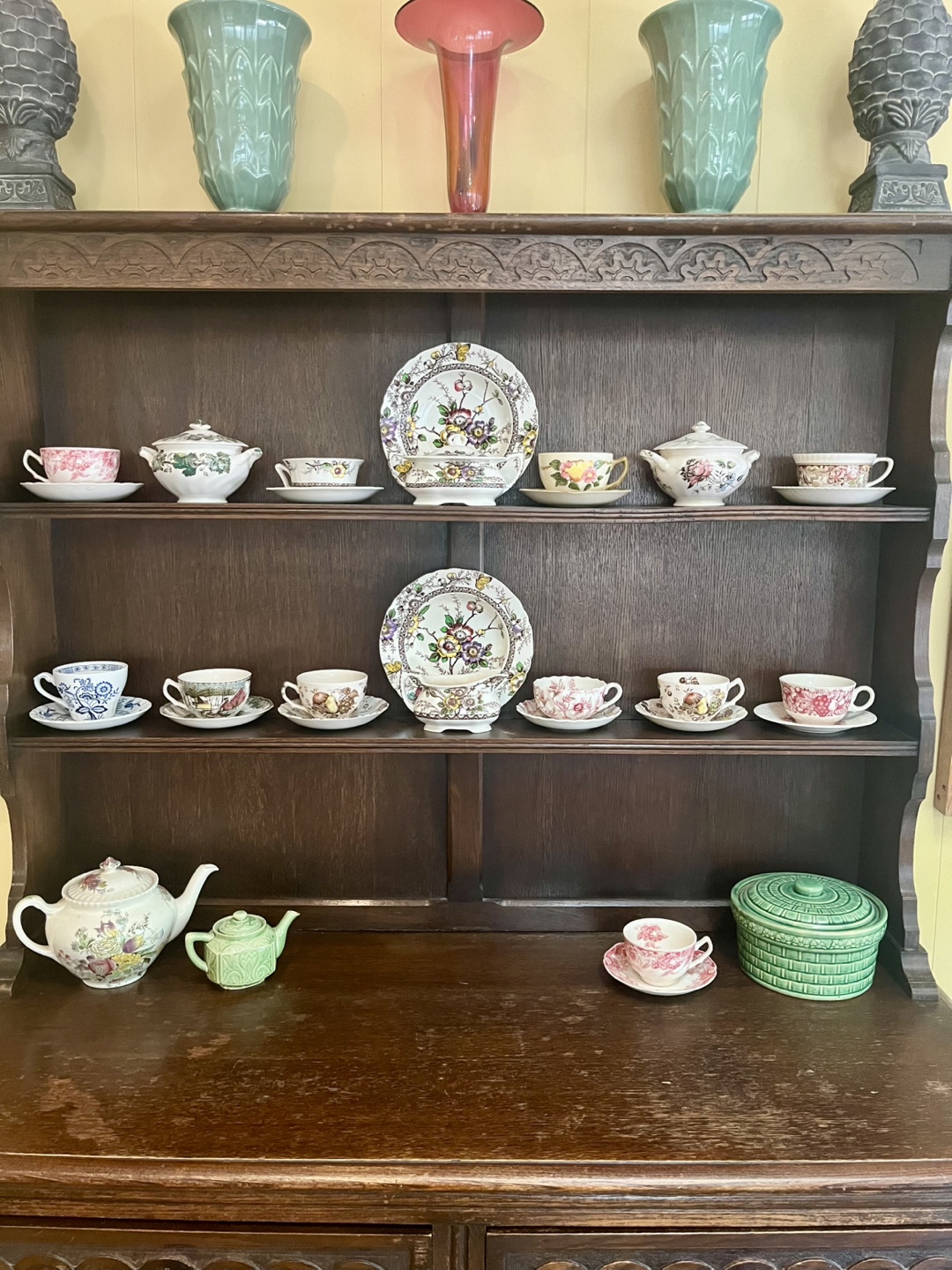 1920’s English Oak 2 piece Hutch - photo 4