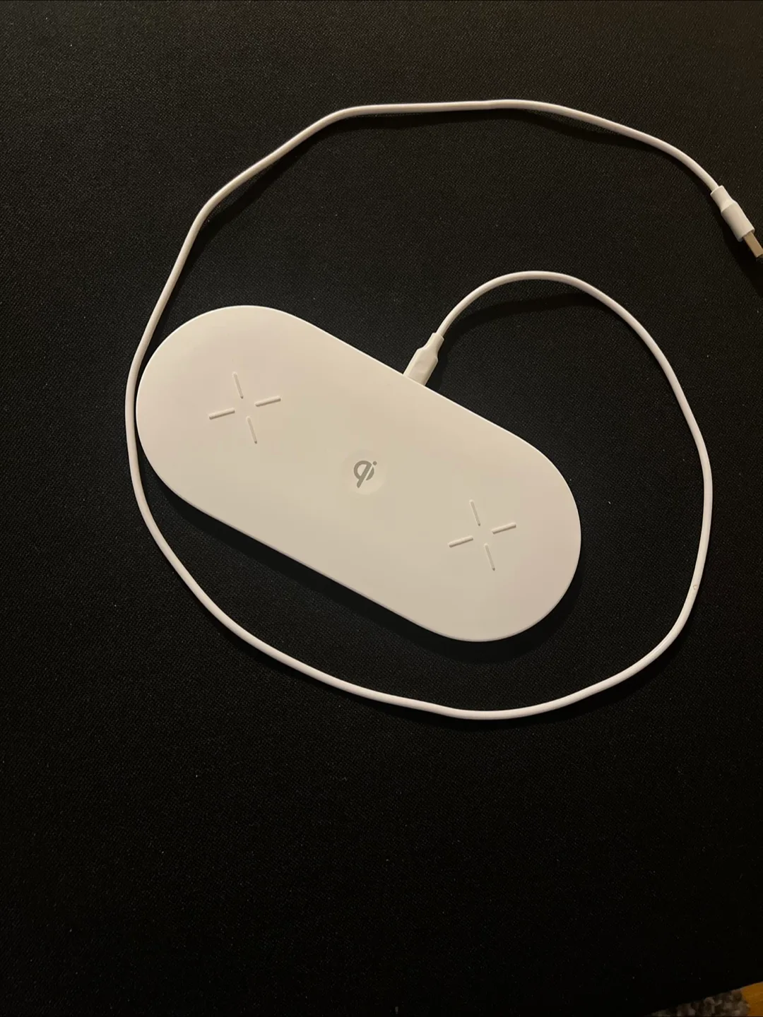 Bluehive Dual Wireless 10W Charging Pad thumbnail