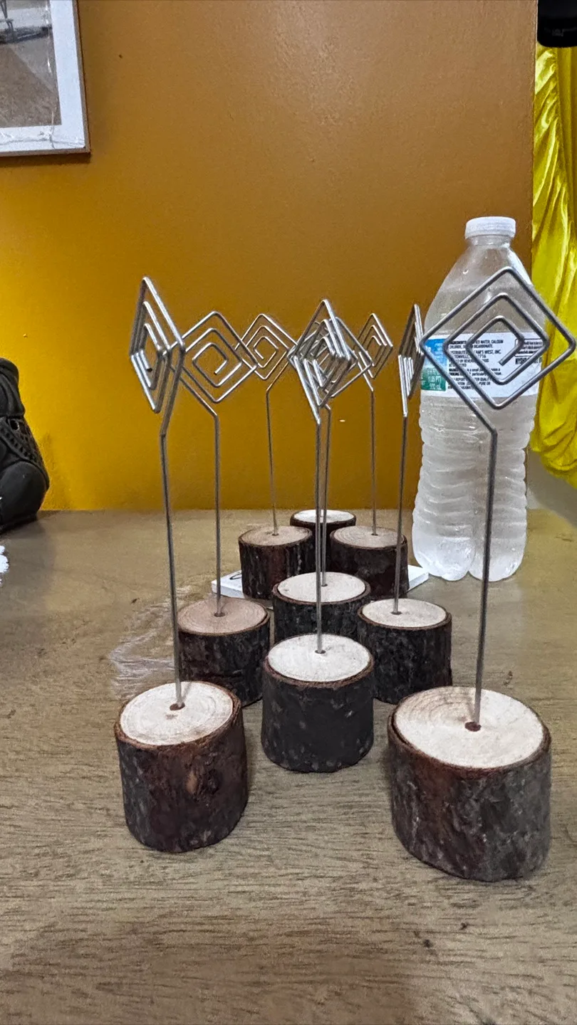 Wooden Place Card Holders (Set of 8) image indicator(2)