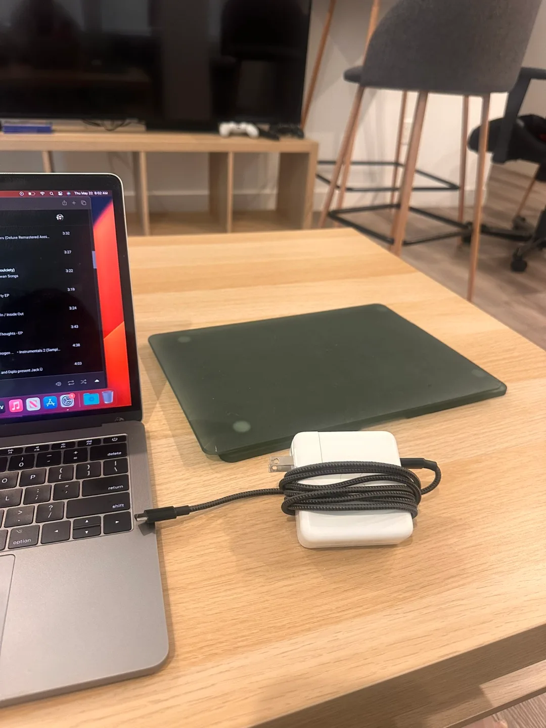 MacBook Pro 13-inch, 2017 image indicator(3)