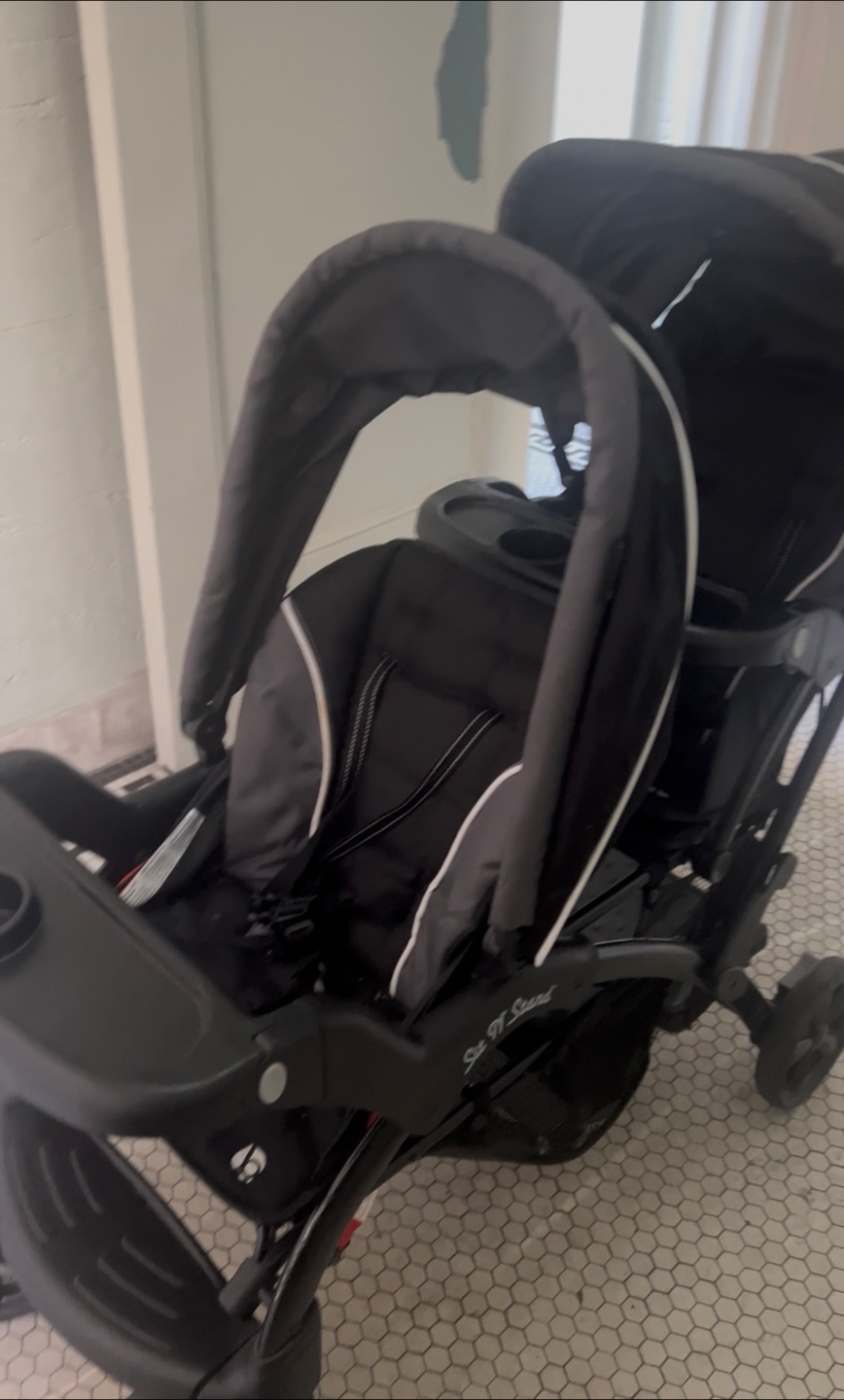 Double stroller with rain cover