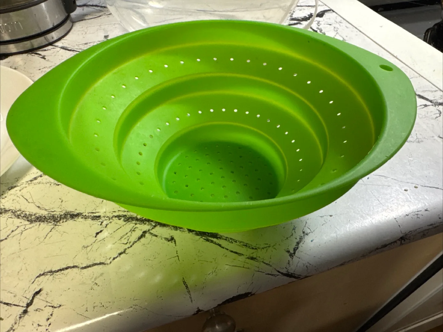 Green Plastic Colander thumbnail