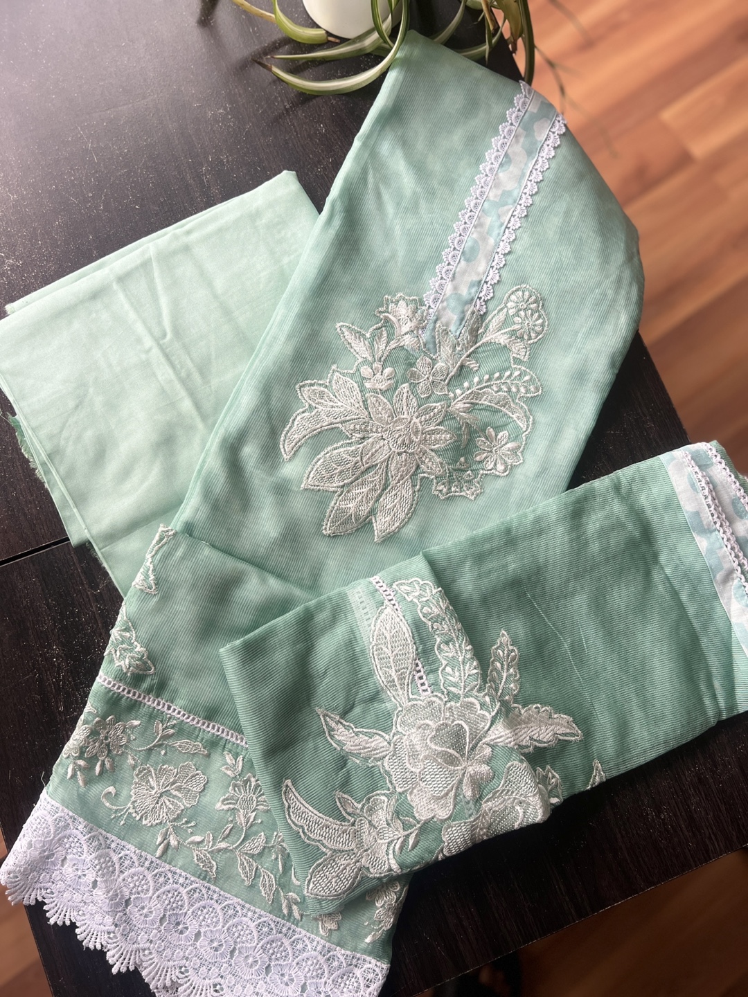 Floral Embroidered Unstitched Suit - photo 2