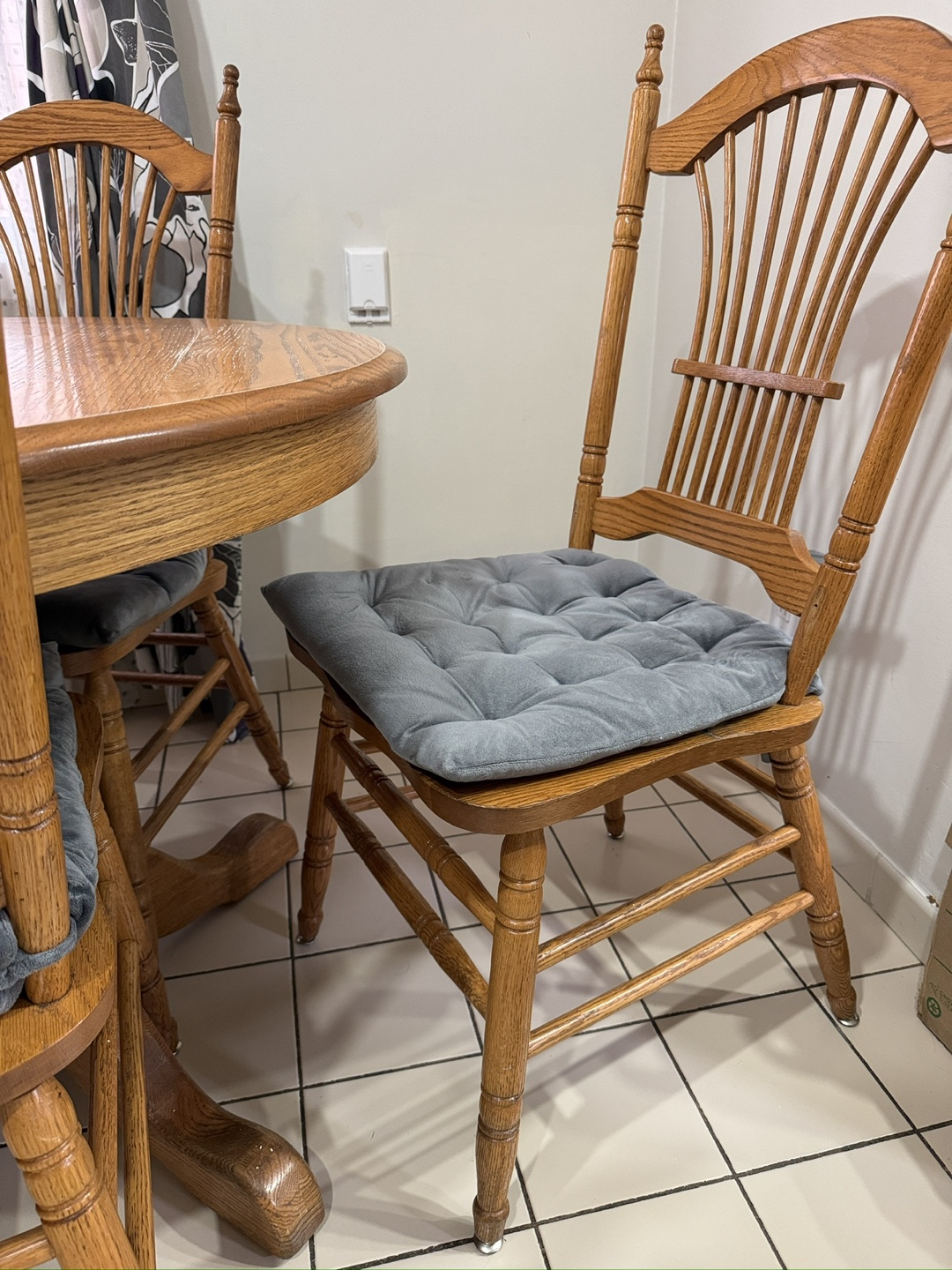 Oak Dining Table with 6 Chairs - photo 3