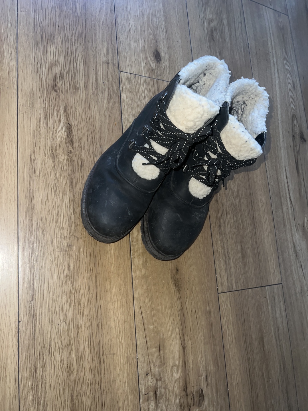Black Winter Boots with Faux Fur Lining