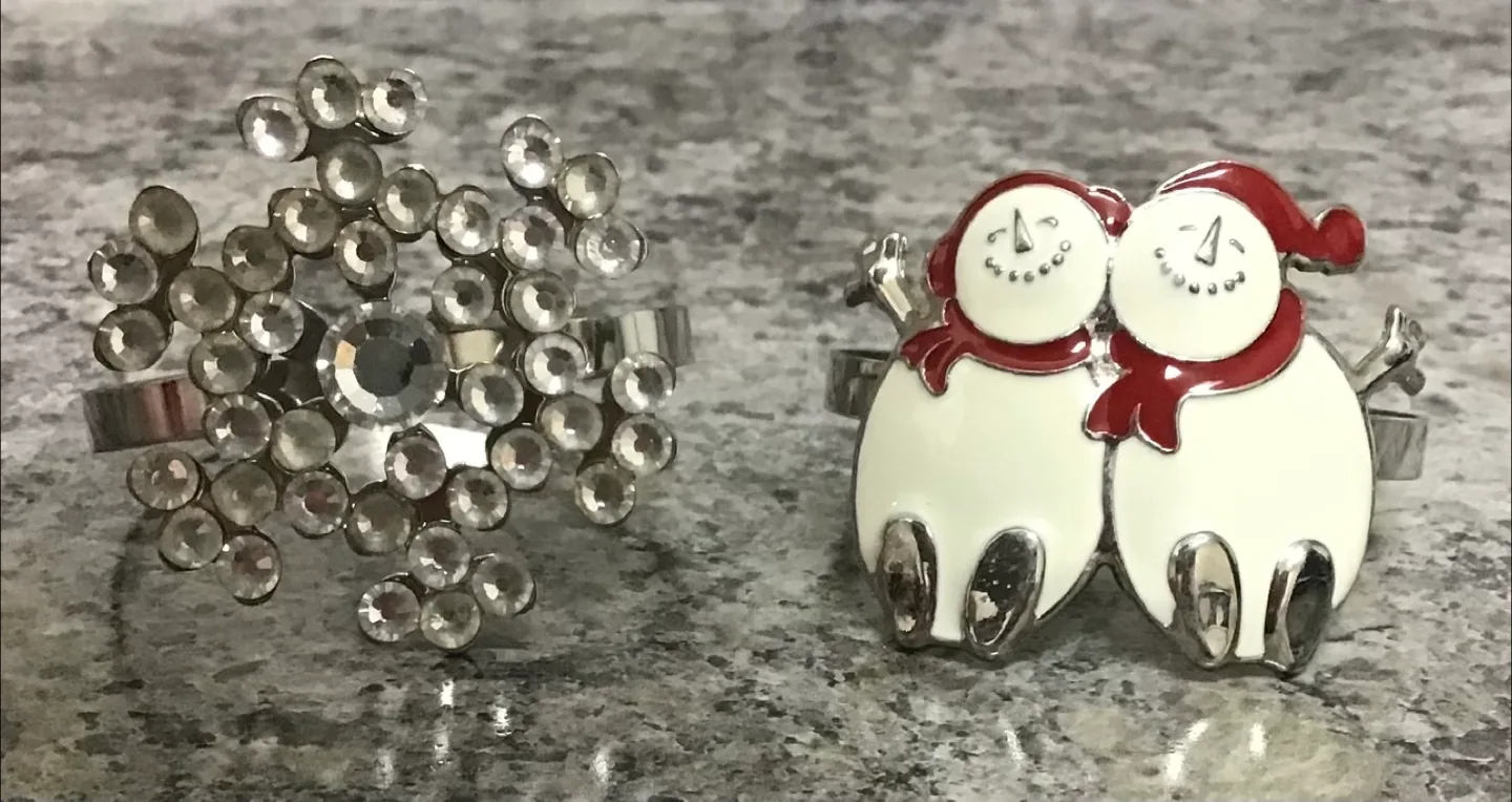 Assorted Decorative Ornaments image indicator(4)