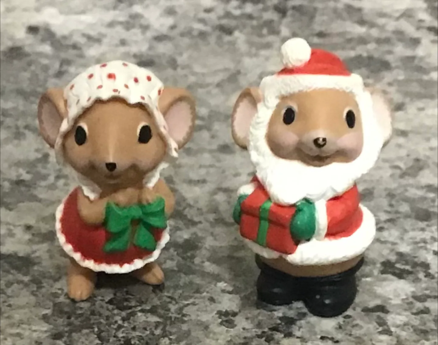 Assorted Decorative Ornaments image indicator(9)